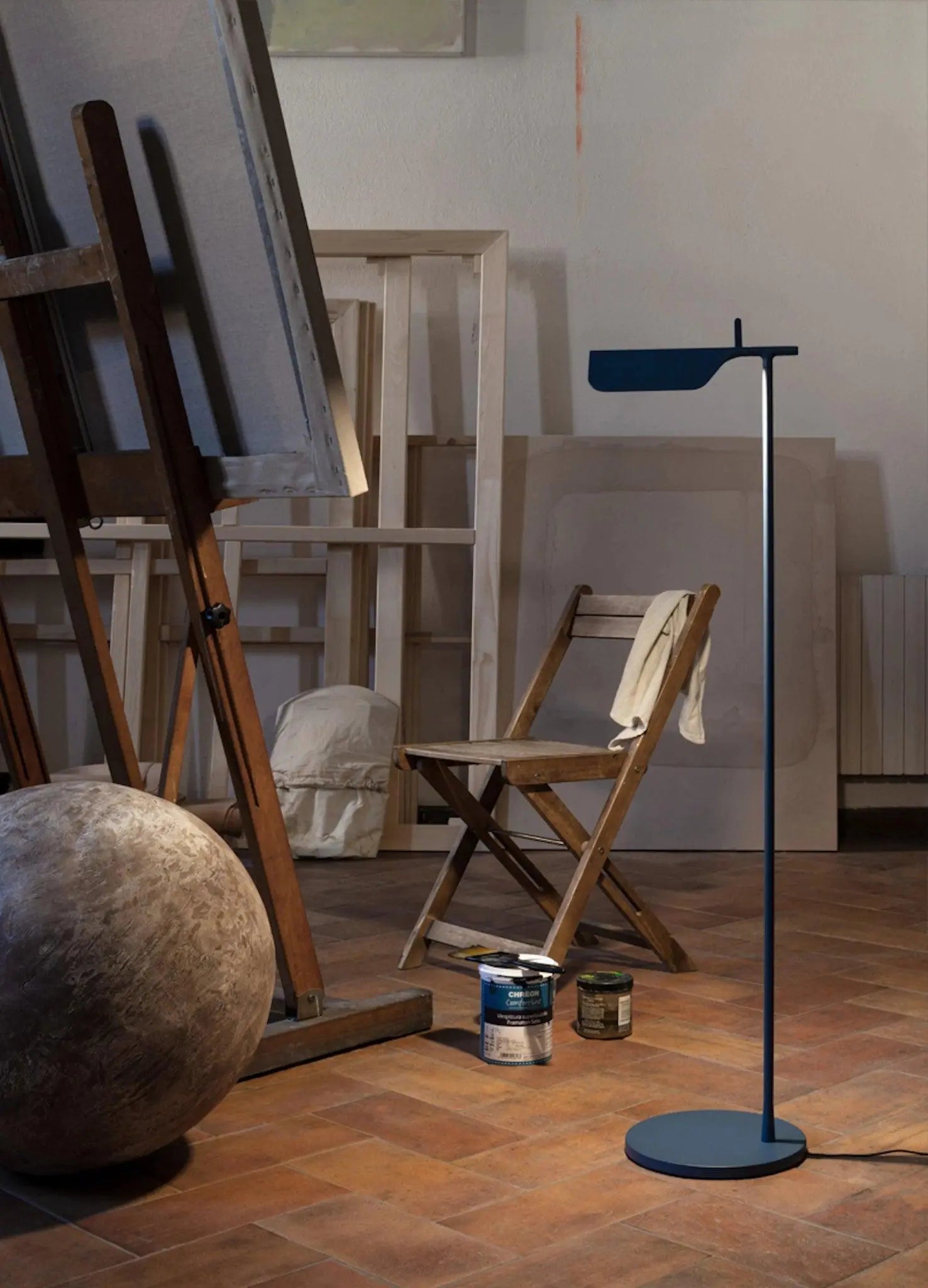 Lampa podłogowa TAB niebieski matowy – Flos