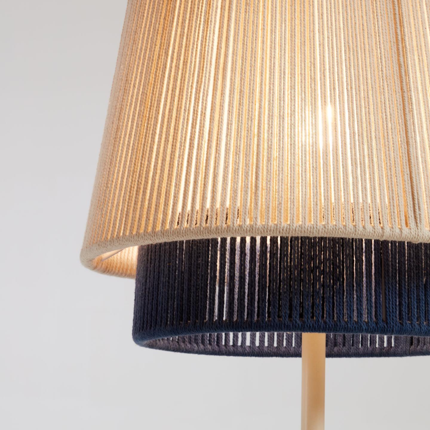 Lampa podłogowa YUVIA beżowy z zielonym wykończeniem La Forma Eye on Design