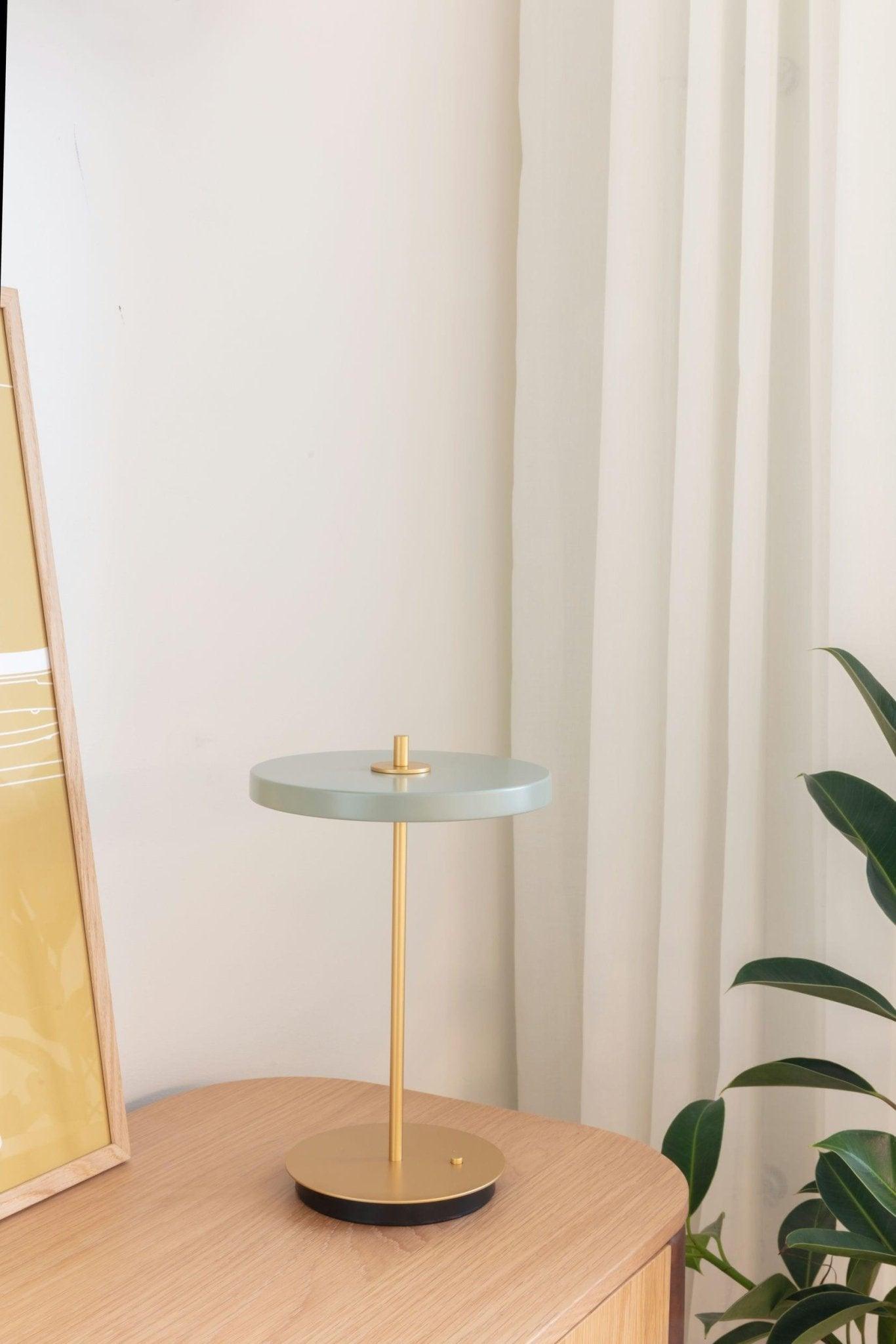 Lampa przenośna ASTERIA MOVE pistacjowy UMAGE Eye on Design