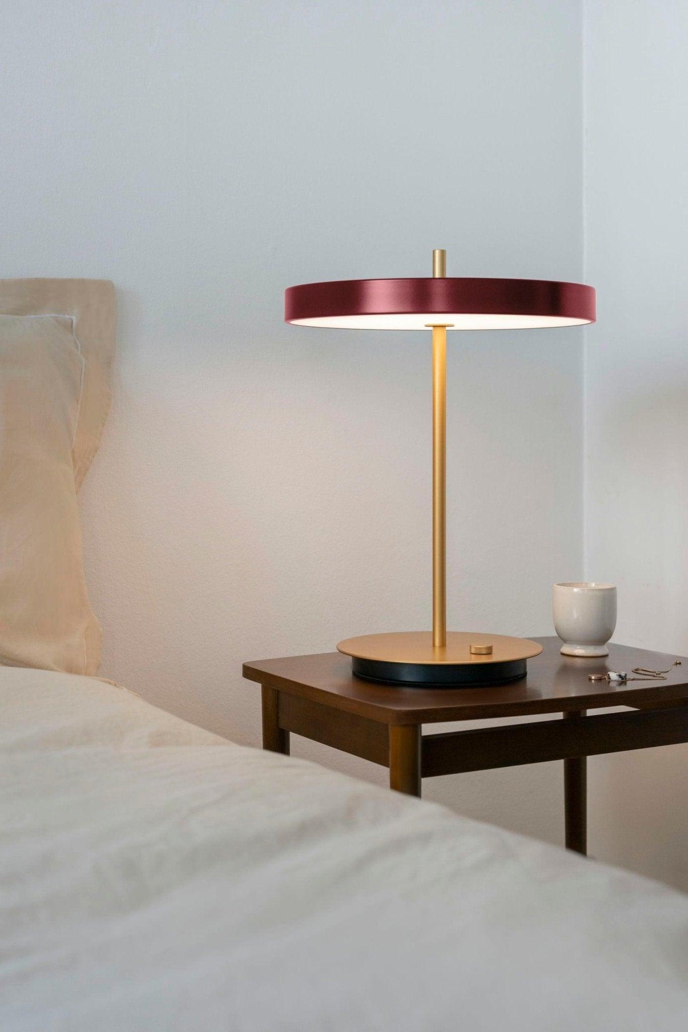 Lampa stołowa ASTERIA TABLE rubinowy UMAGE Eye on Design