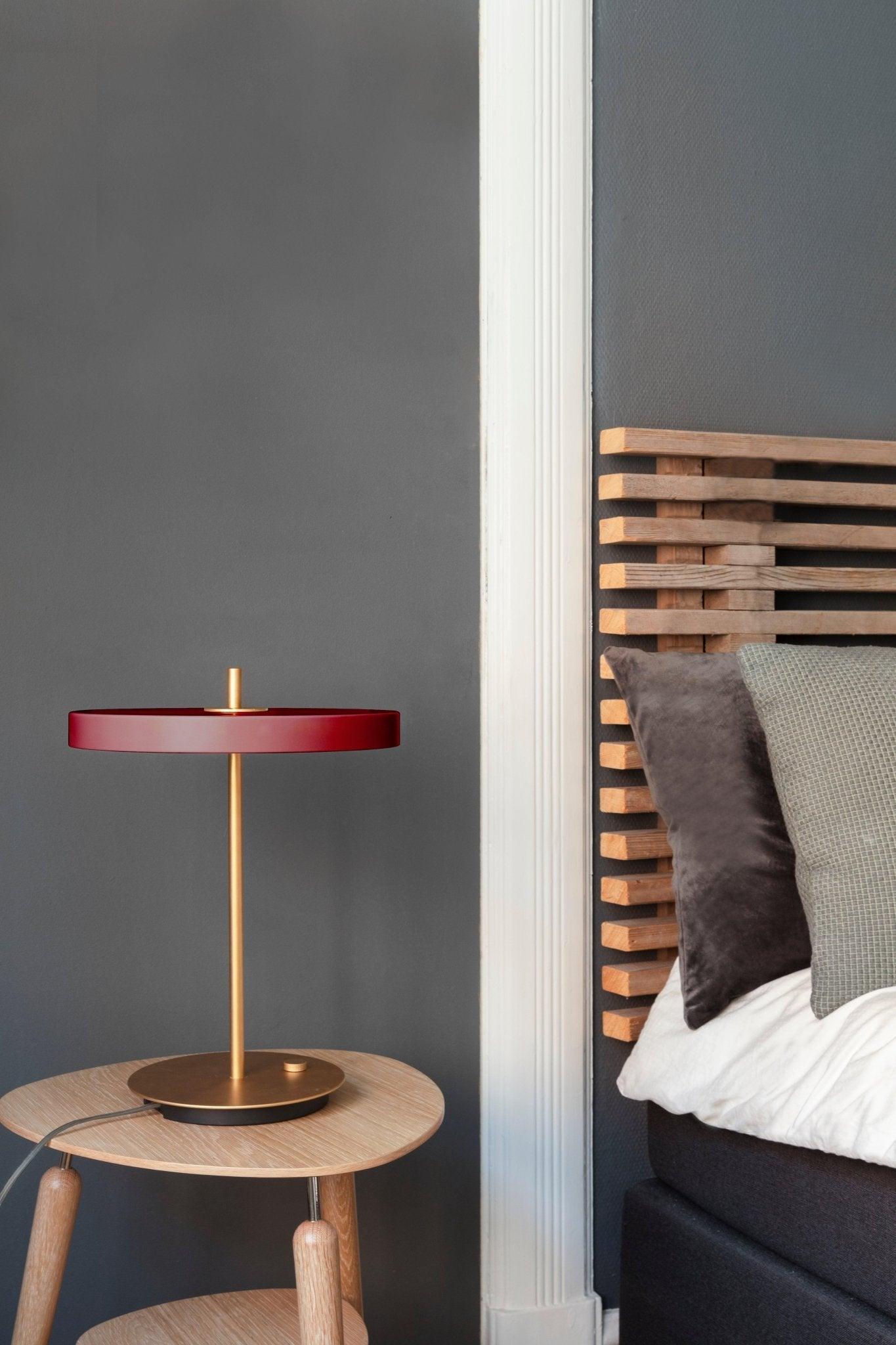 Lampa stołowa ASTERIA TABLE rubinowy UMAGE Eye on Design