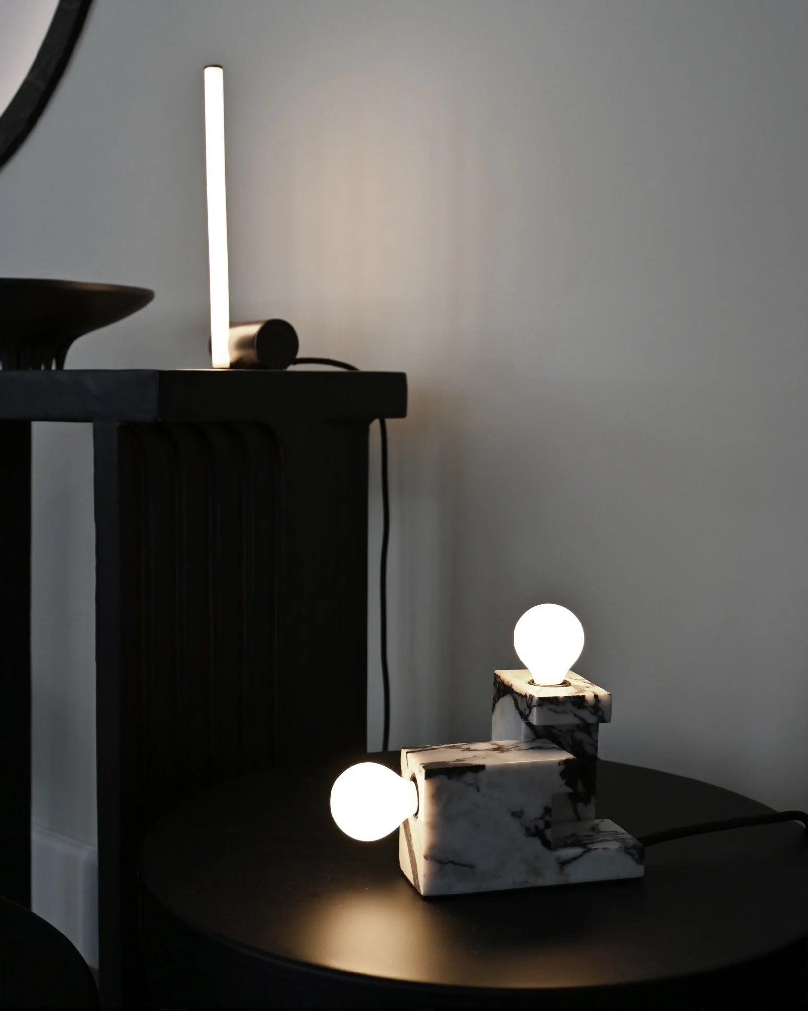 Lampa stołowa BRICK LOW marmurowy 101 Copenhagen Eye on Design