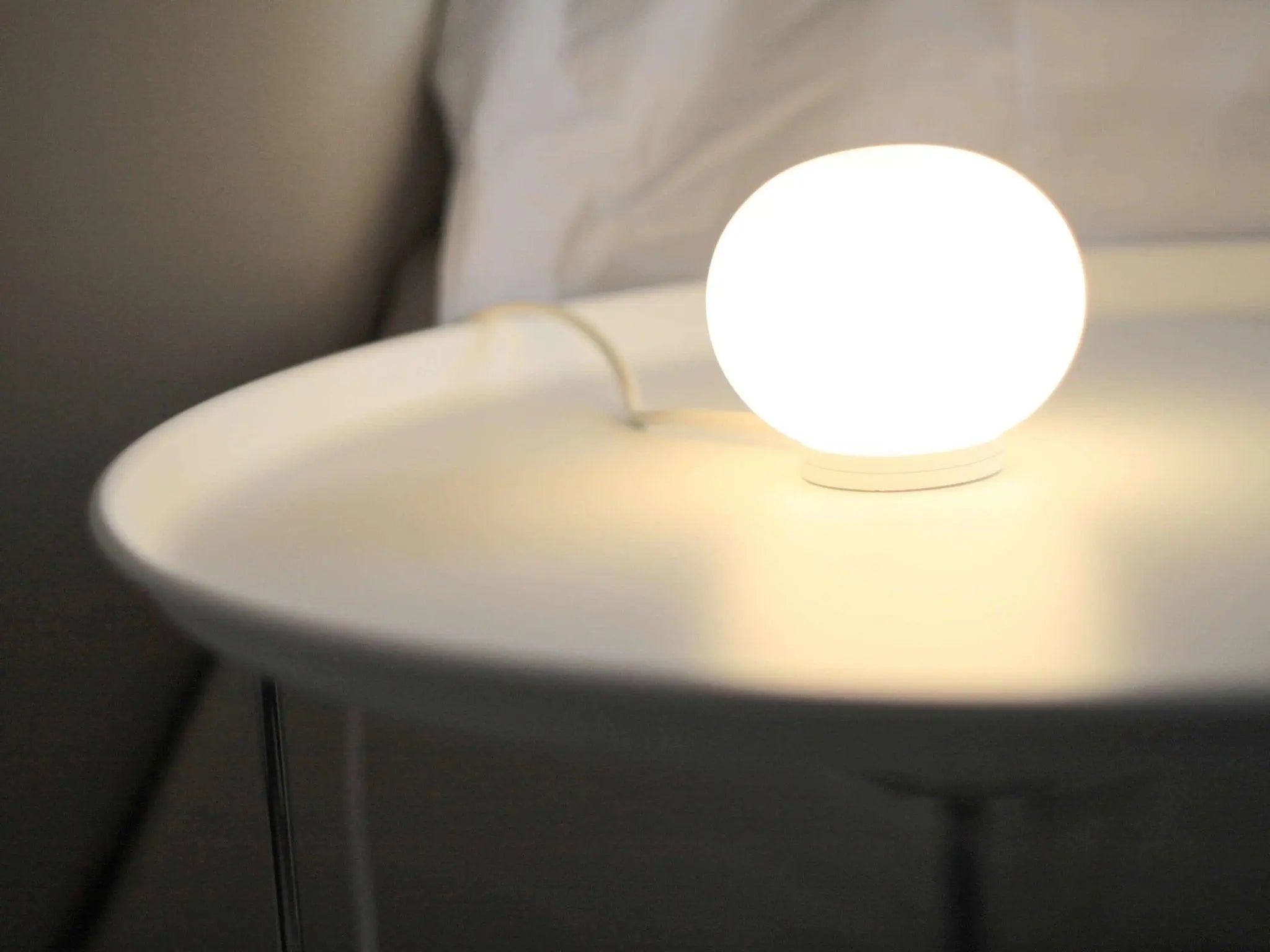 Lampa stołowa GLO-BALL biały – Flos
