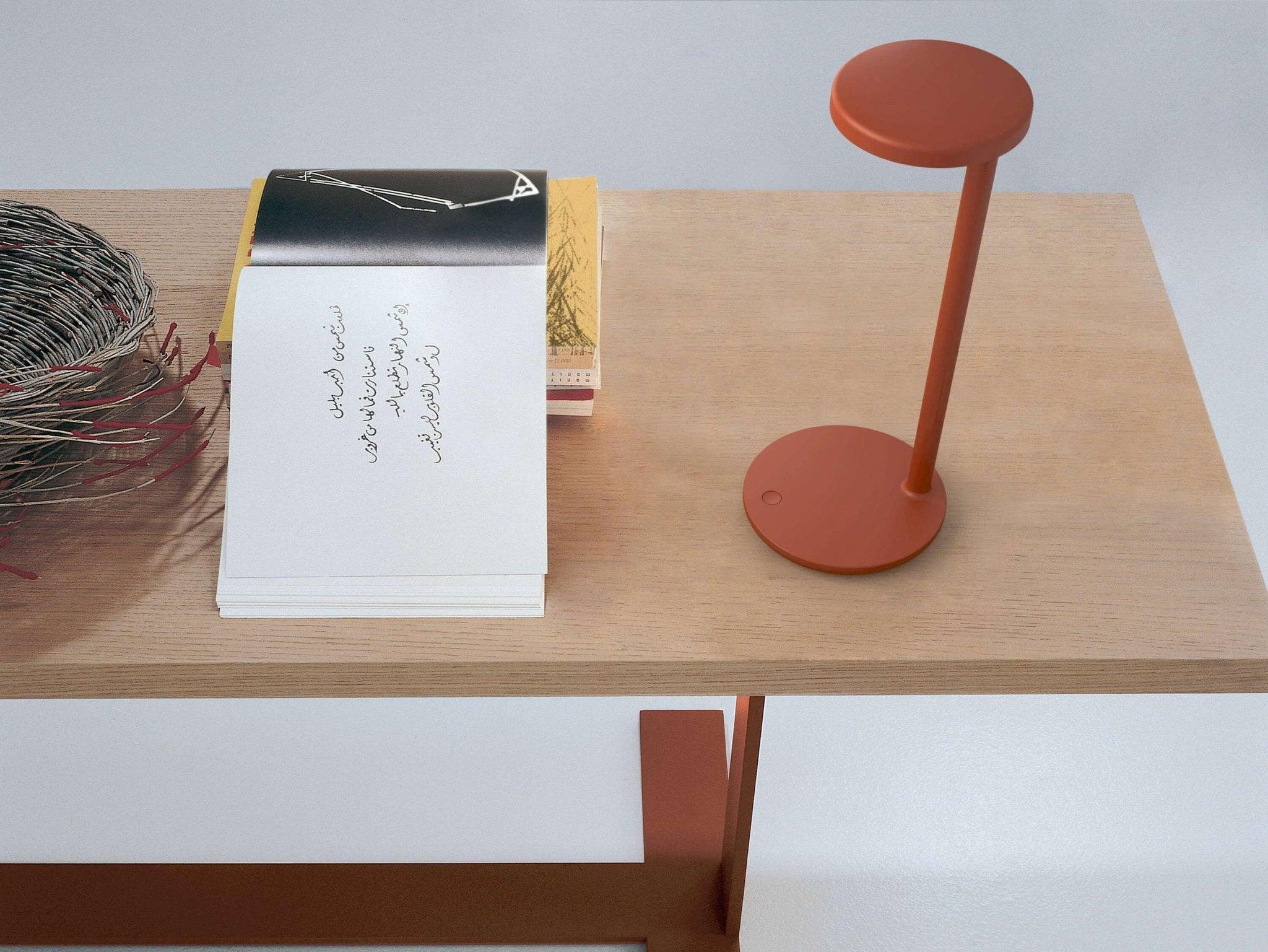 Lampa stołowa OBLIQUE rdzawy matowy Flos Eye on Design