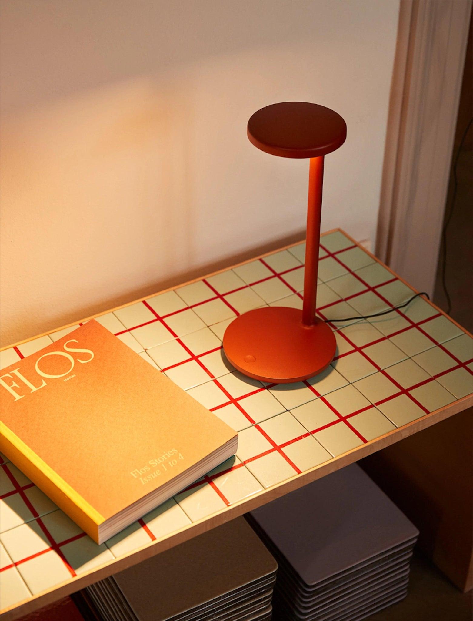 Lampa stołowa OBLIQUE rdzawy matowy Flos Eye on Design