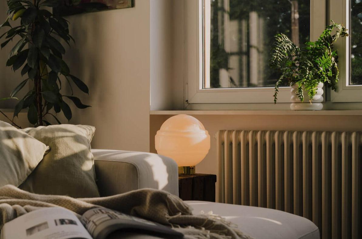 Lampa stołowa SATURN mosiężny Embassy Interiors Eye on Design