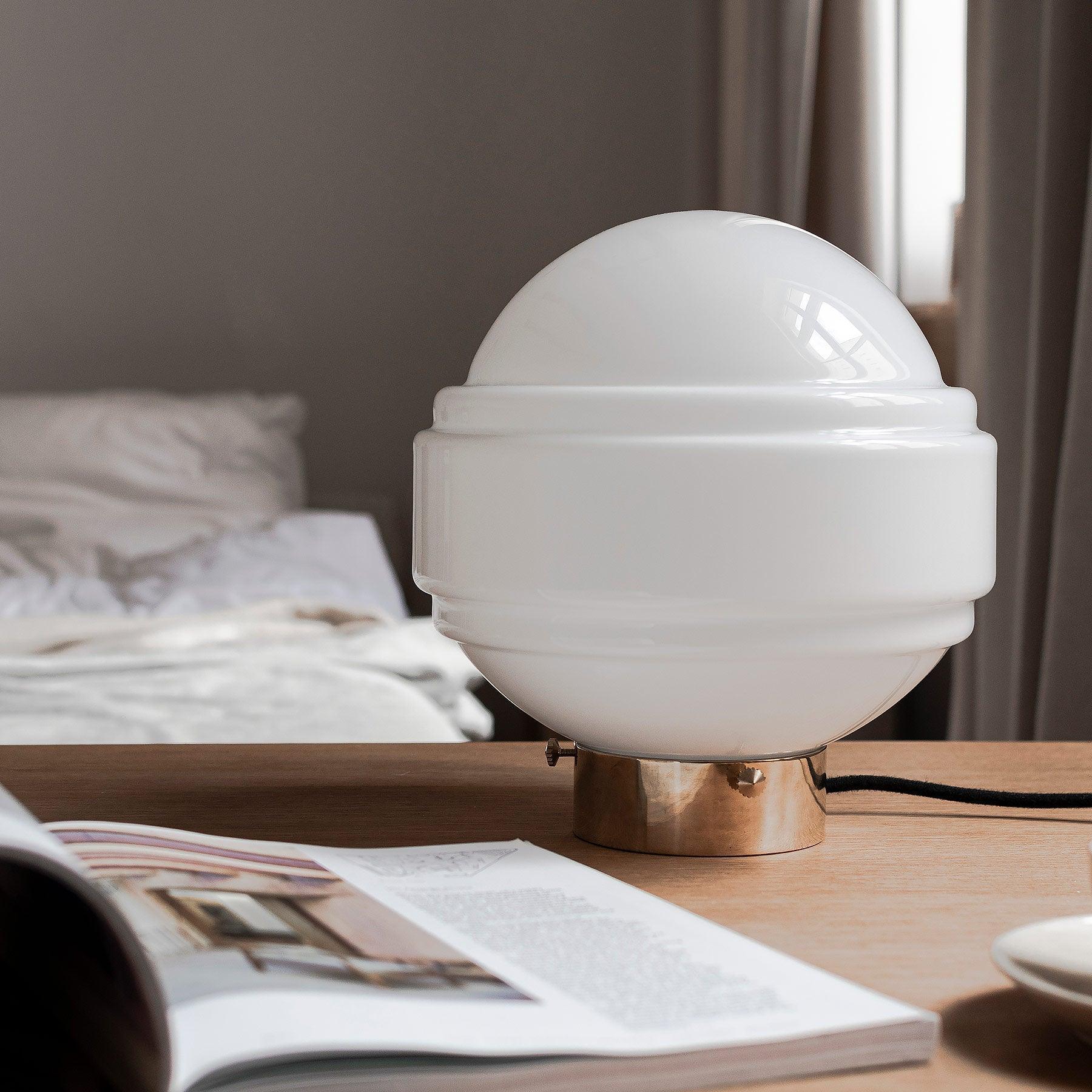 Lampa stołowa SATURN mosiężny Embassy Interiors Eye on Design