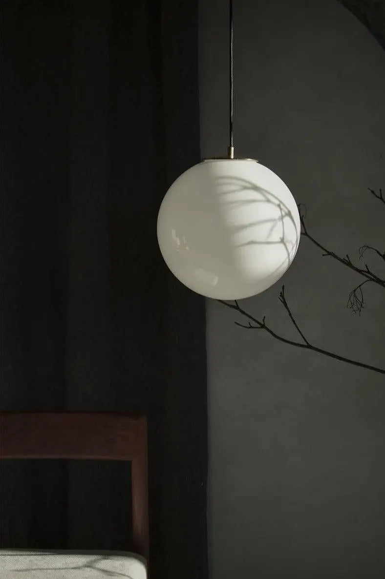 Lampa wisząca BIAŁA KULA nikiel – Embassy Interiors