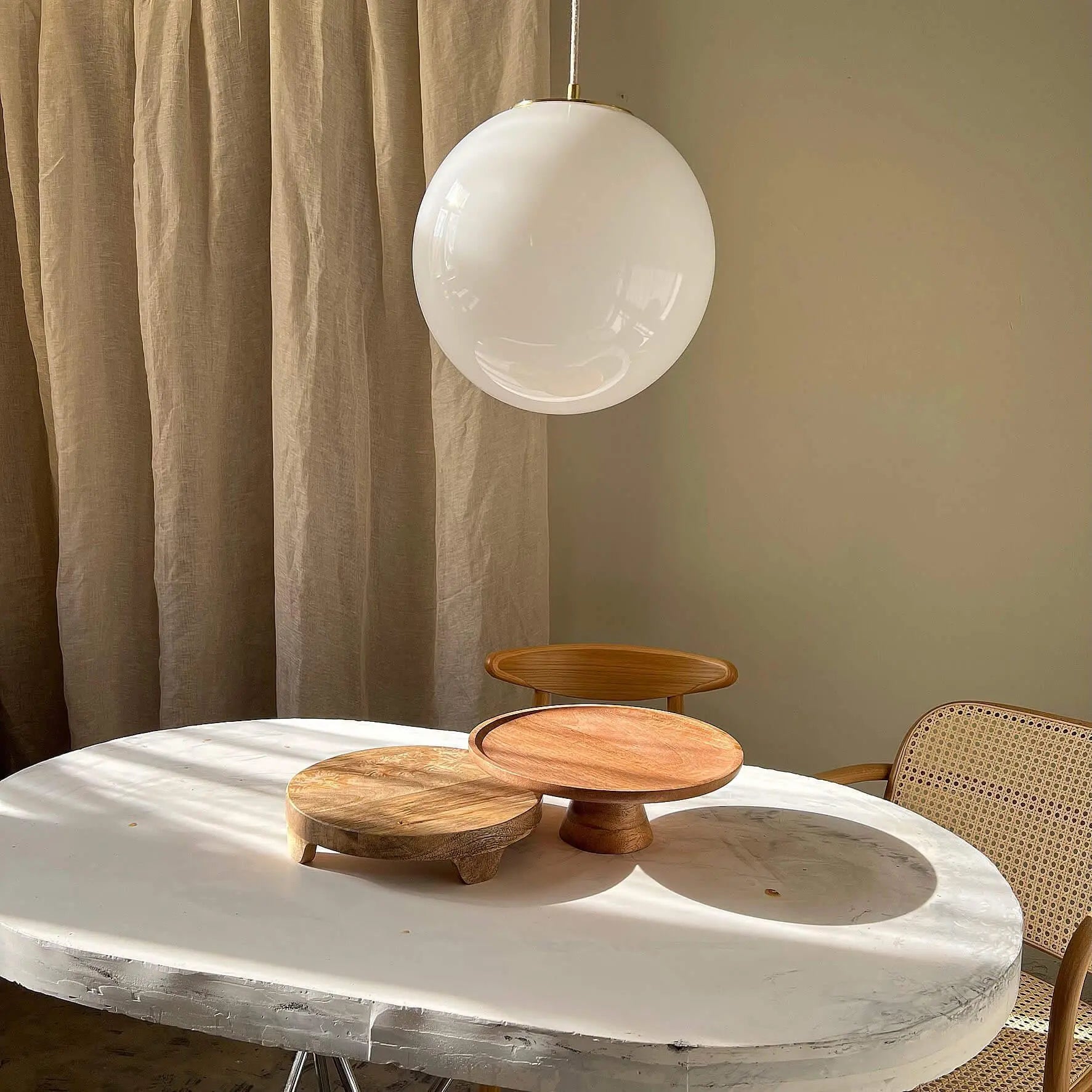 Lampa wisząca BIAŁA KULA nikiel – Embassy Interiors