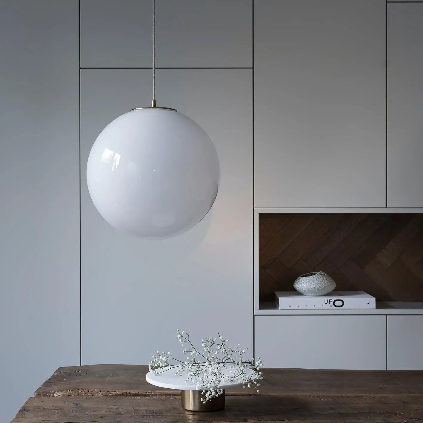 Lampa wisząca BIAŁA KULA nikiel – Embassy Interiors