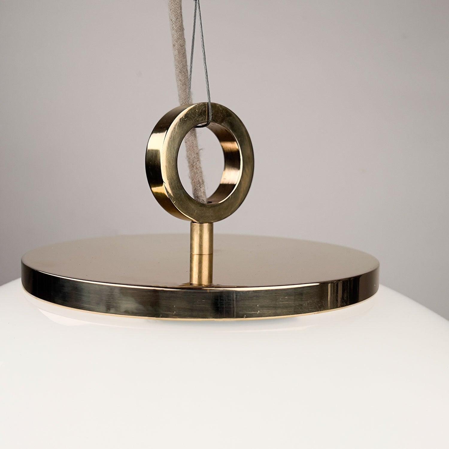 Lampa wisząca duża BIAŁA KULA mosiężny Embassy Interiors Eye on Design