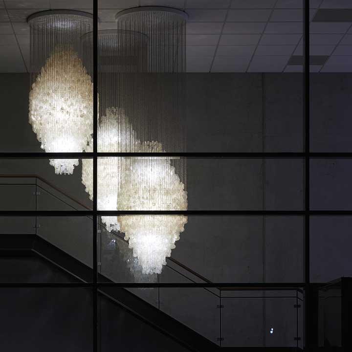 Lampa wisząca FUN 8DM masa perłowa Verpan Eye on Design