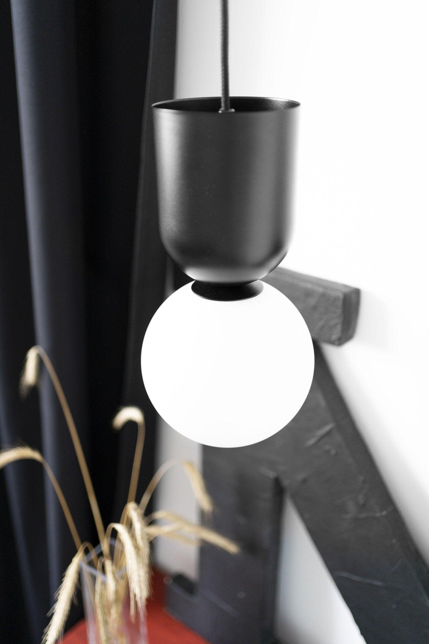 Lampa wisząca LUOTI czarny Ummo Eye on Design