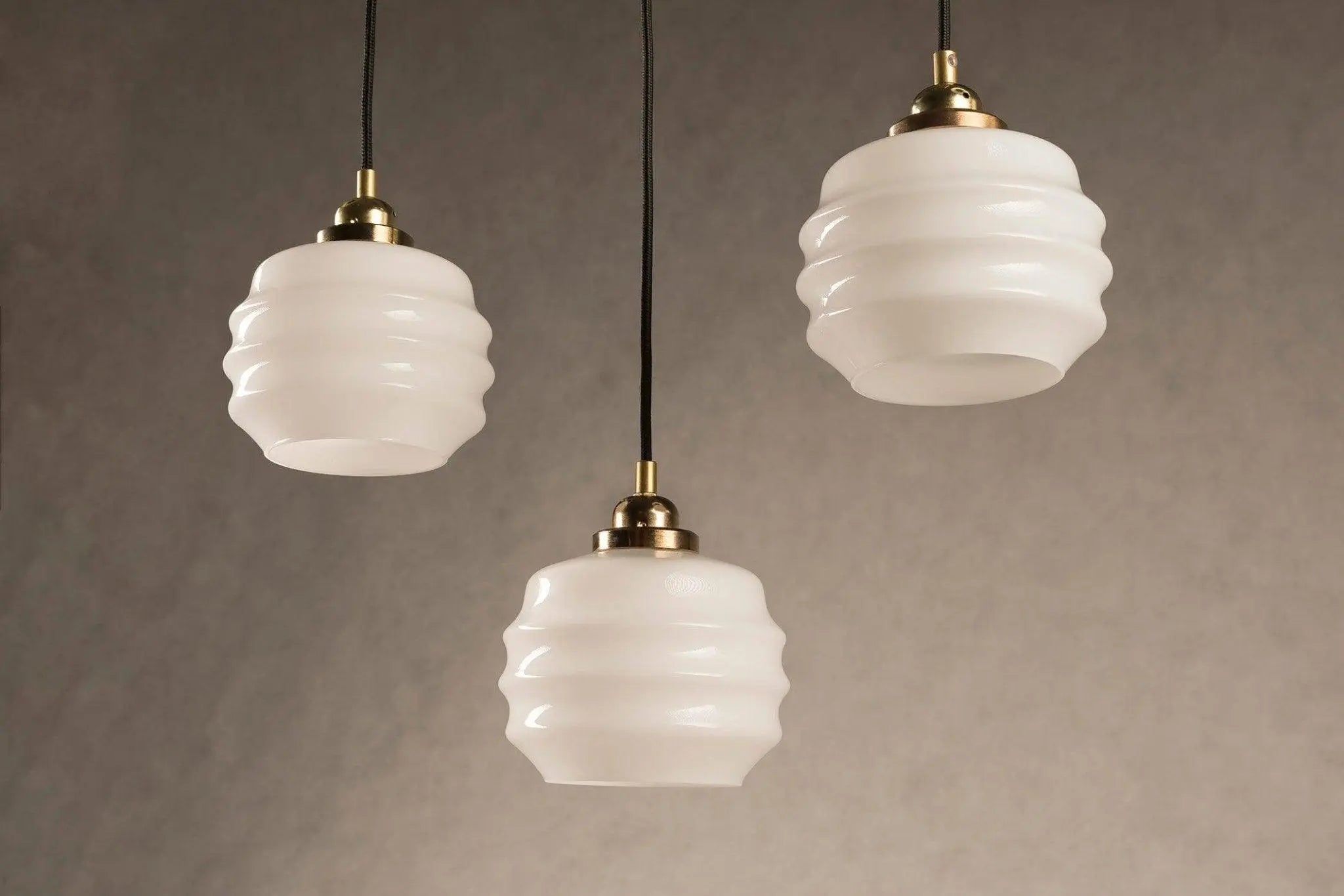 Lampa wisząca MAŁY UL mosiężny – Embassy Interiors