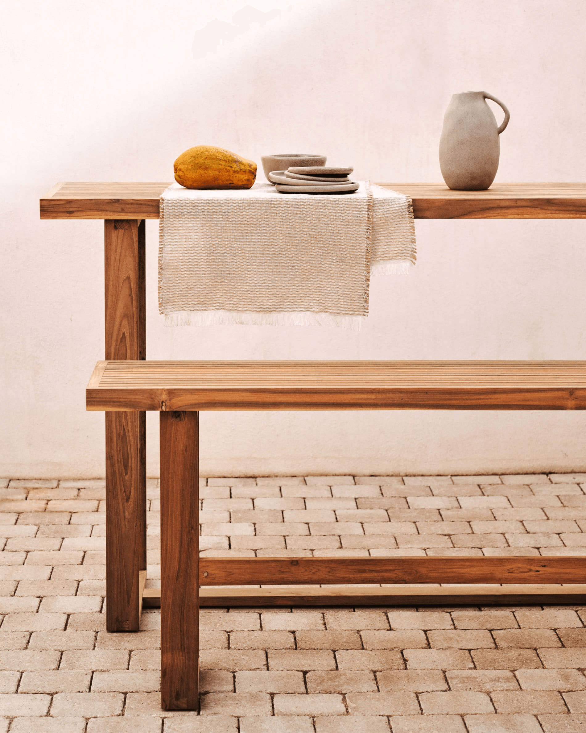 Ławka wysoka CANADELL lite drewno tekowe La Forma Eye on Design