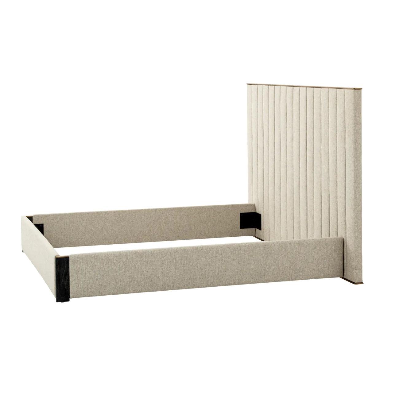 Łóżko tapicerowane ELISIO beżowy z mosiężnym wykończeniem Eichholtz Eye on Design