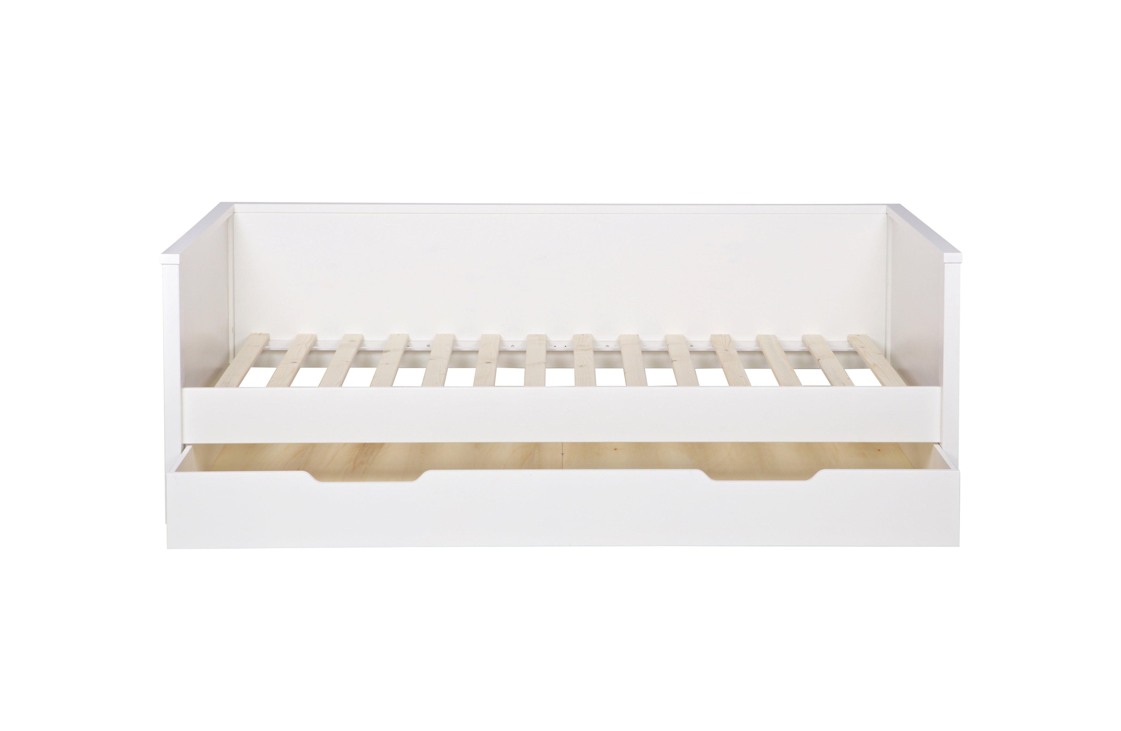 Łóżko z oparciem NIKKI biały Woood z listwami z szufladą Eye on Design