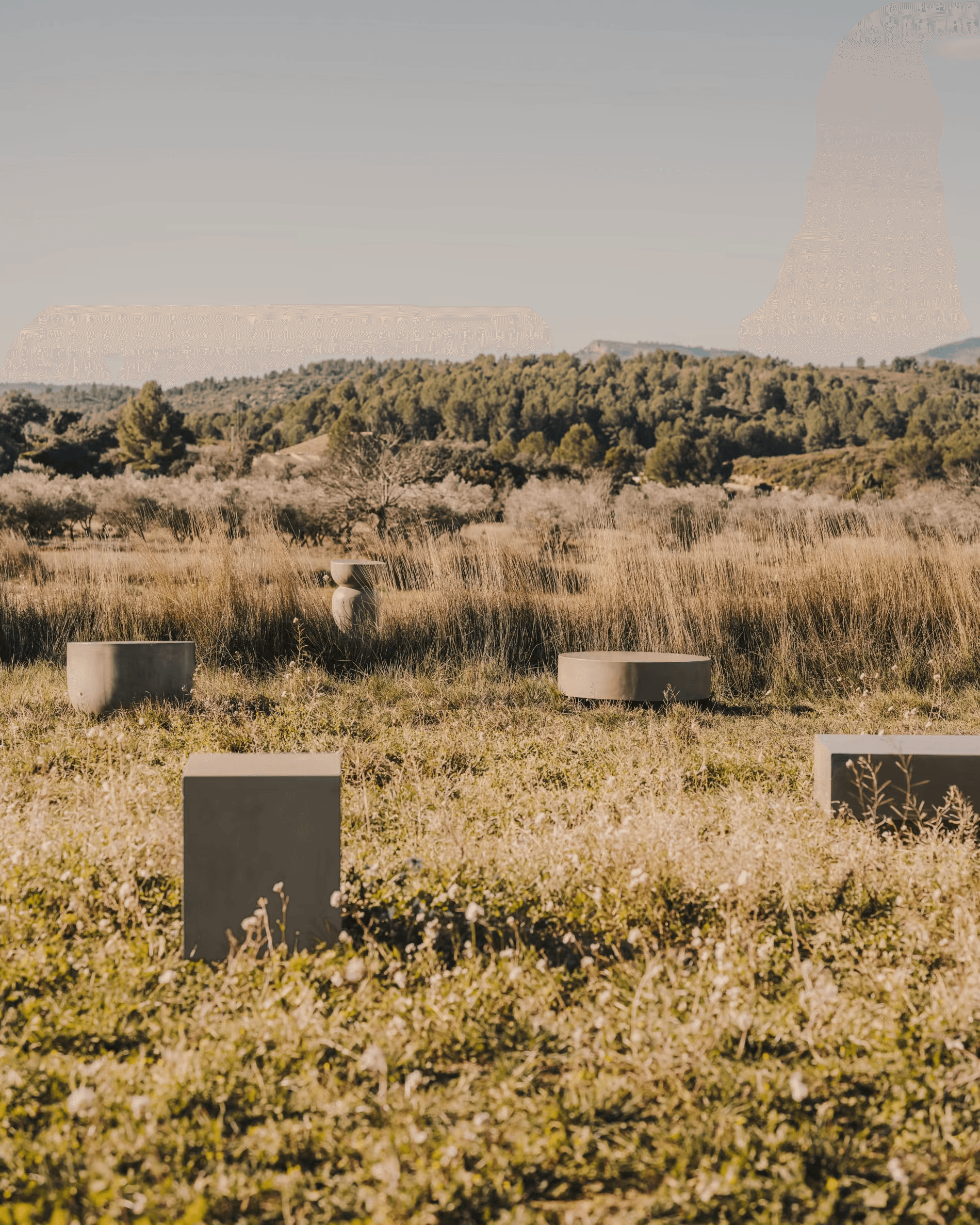 Mały stolik kawowy cementowy GARBET szary La Forma Eye on Design