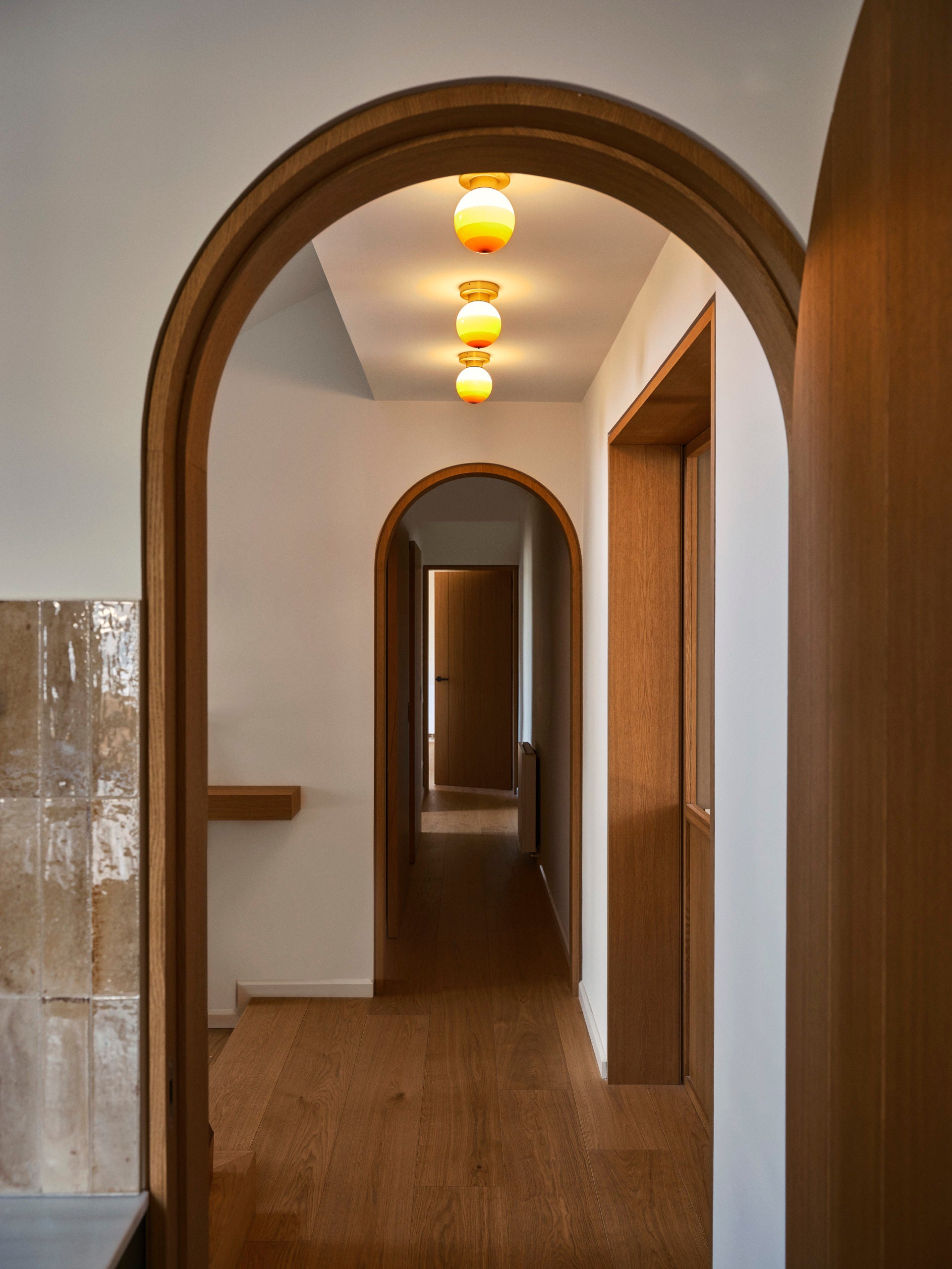 Stropná lampa DIPPING burgundová