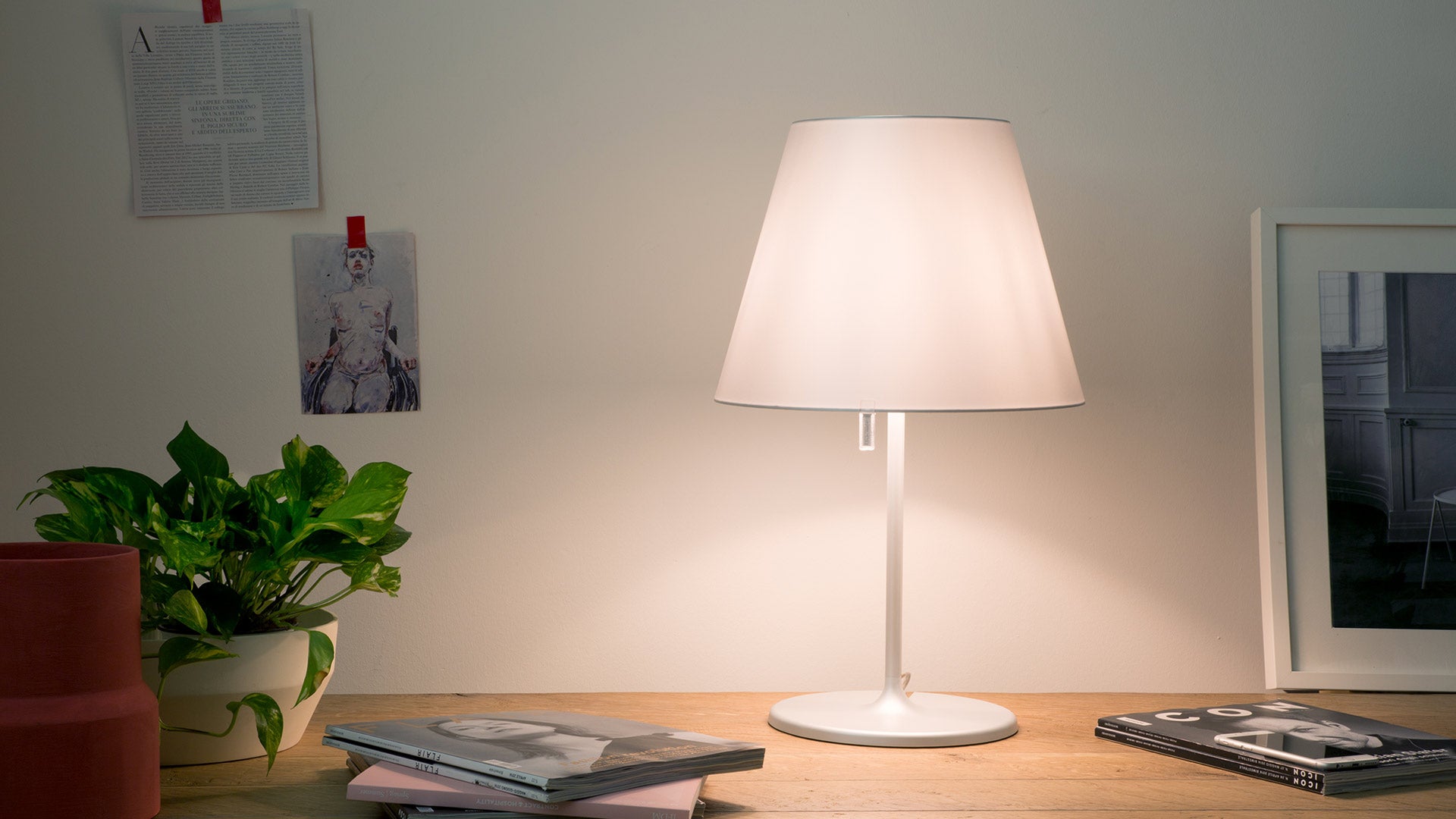 Stolná lampa MELAMPO so šedým podstavcom