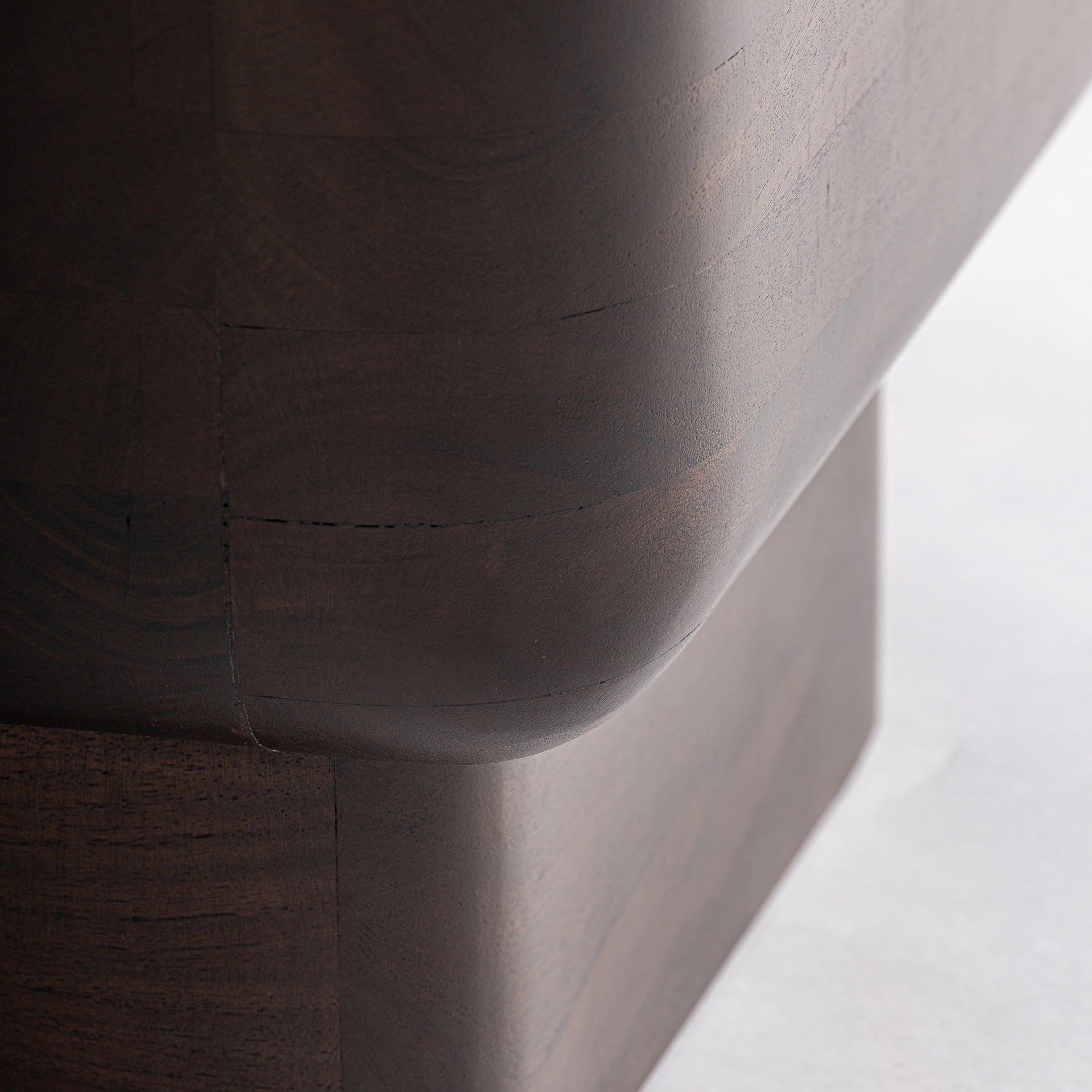 Bočný stolík FLERS z akáciového dreva