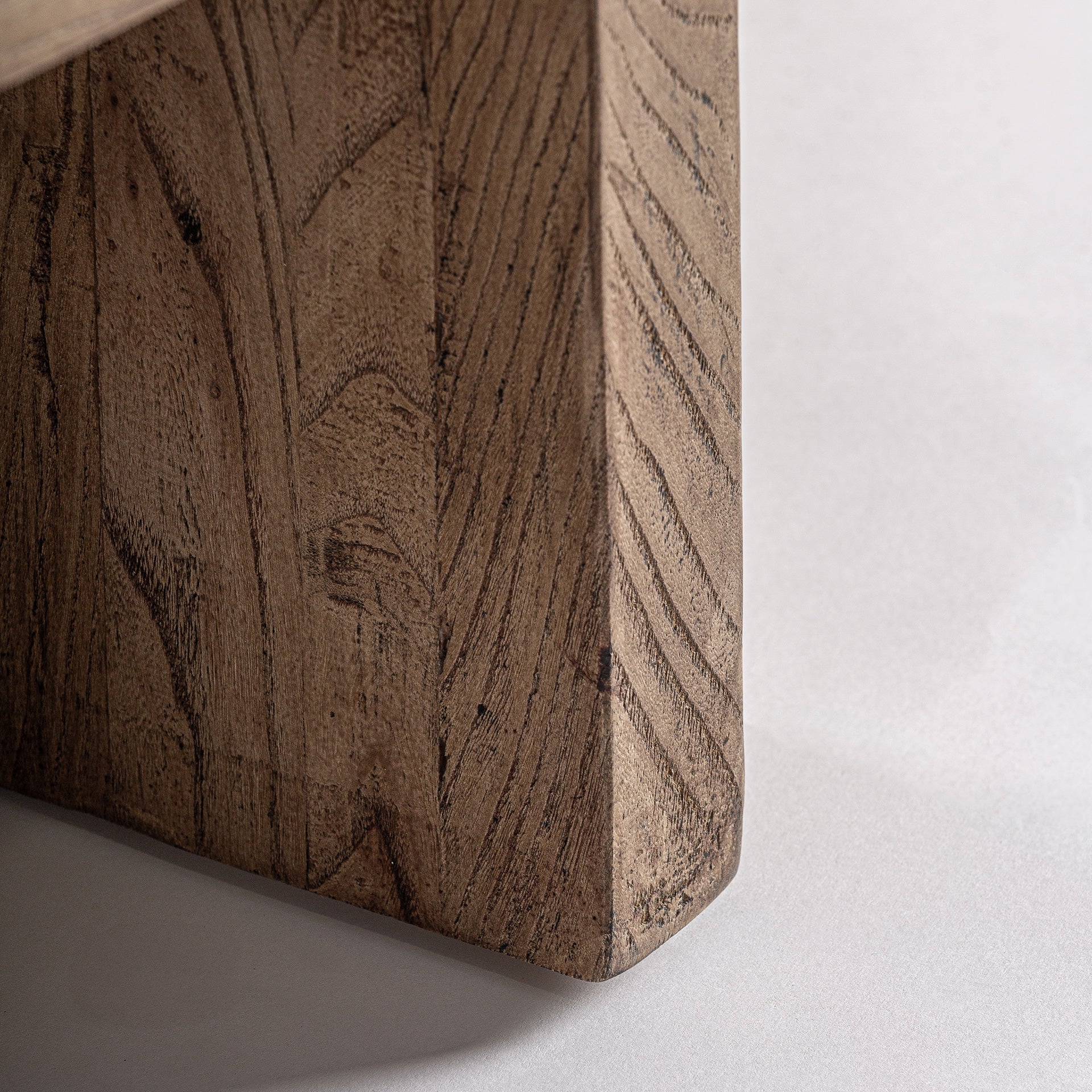 Bočný stolík NORVIK z orechového dreva