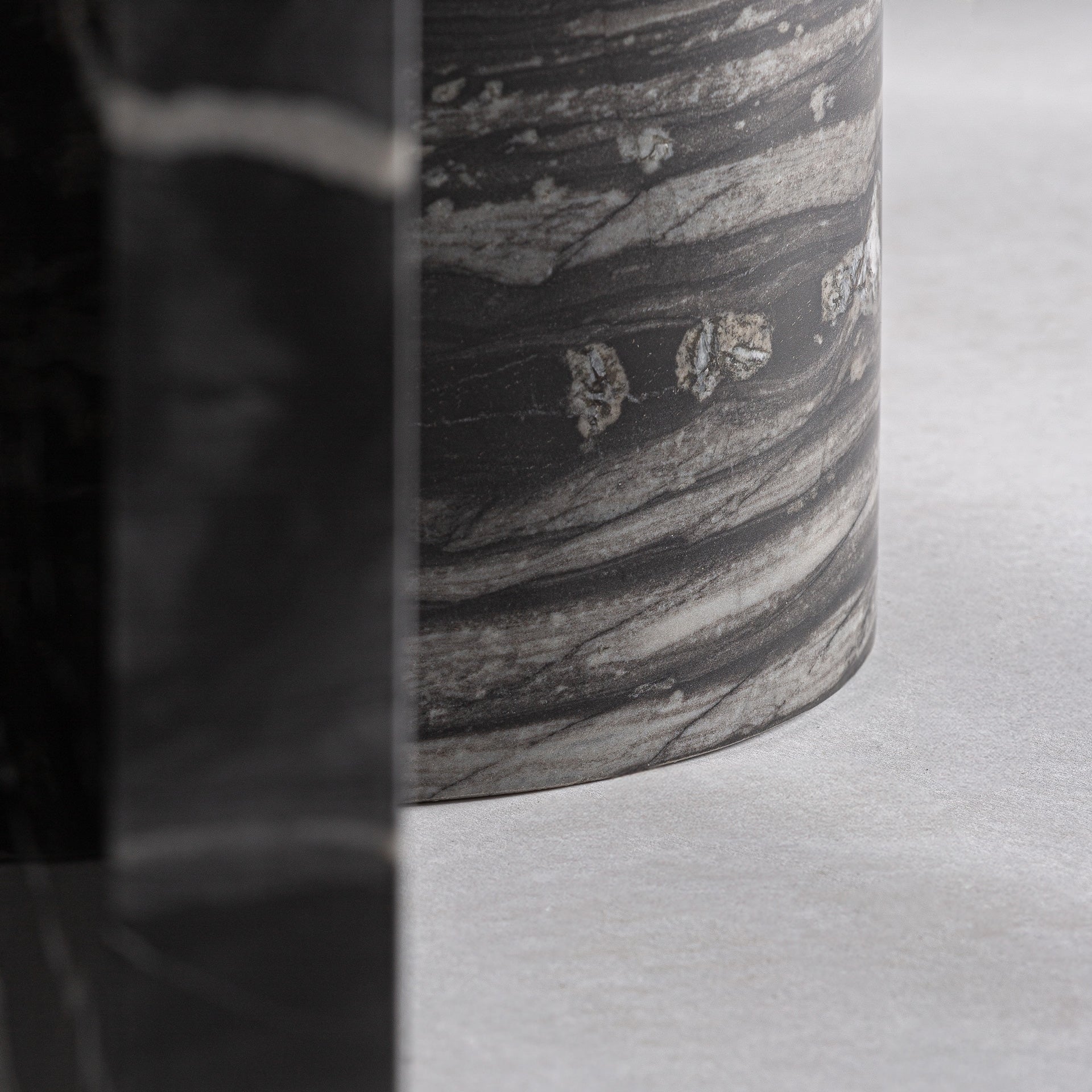 GAUTBY Table Black Marble
