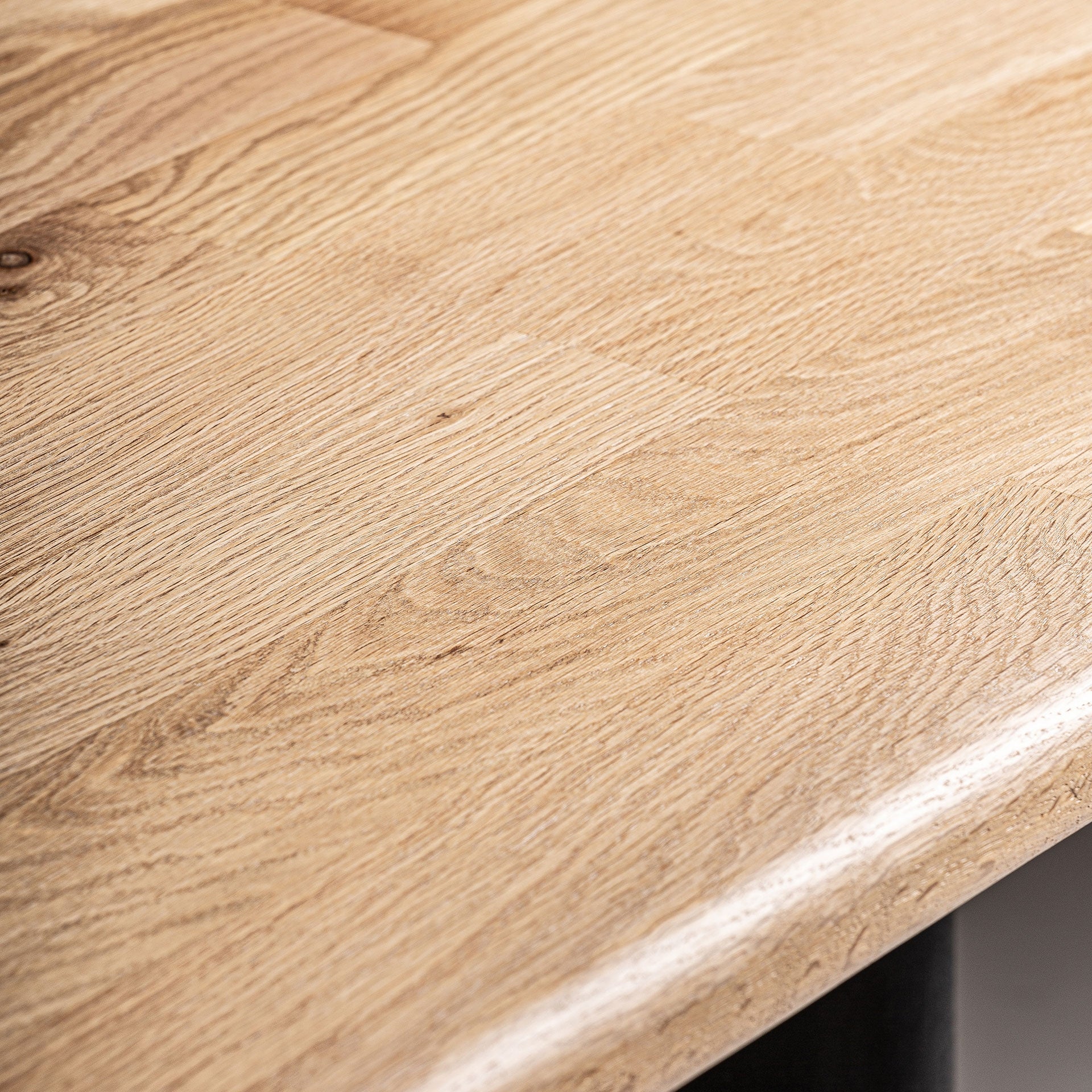 NARA Table in Oak Wood with Black Base