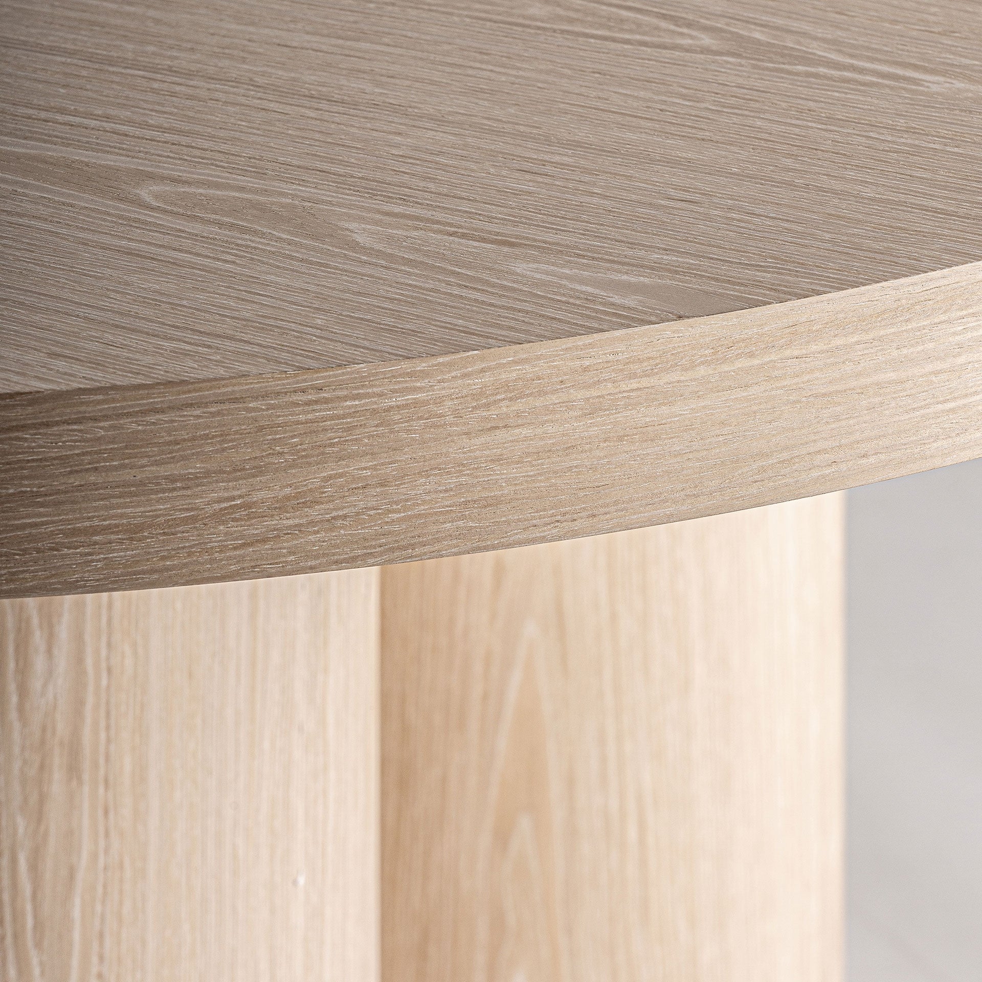 PRAYSSAC Round Table Oak Veneer
