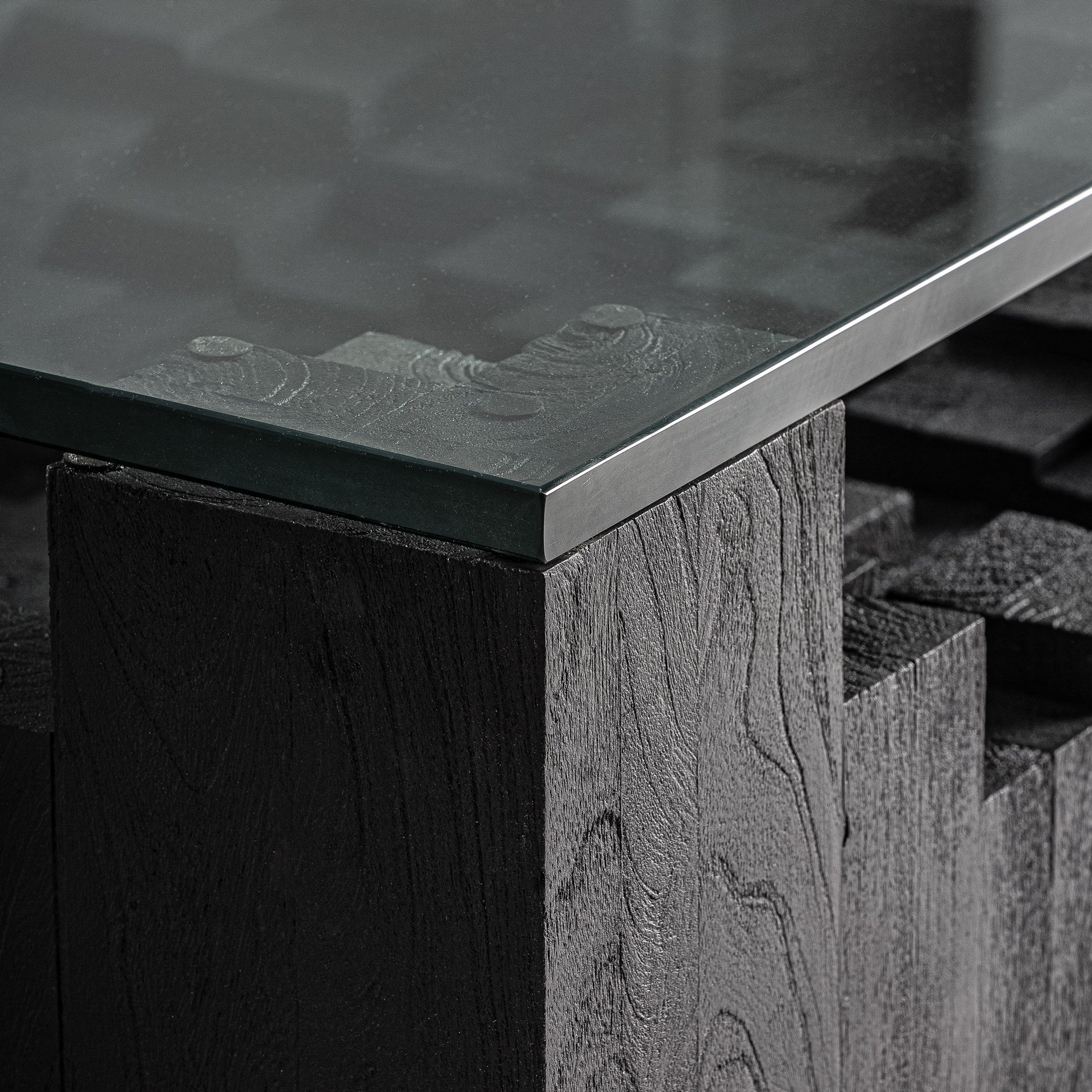 Kávový stolík PÈTRIA čierne mango drevo so sklenenou doskou