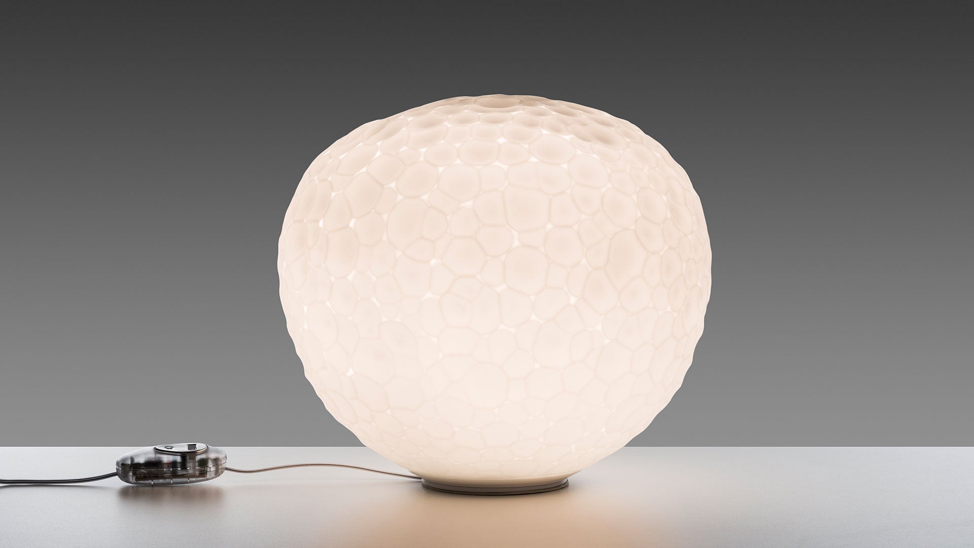 Stolná lampa METEORITE biela
