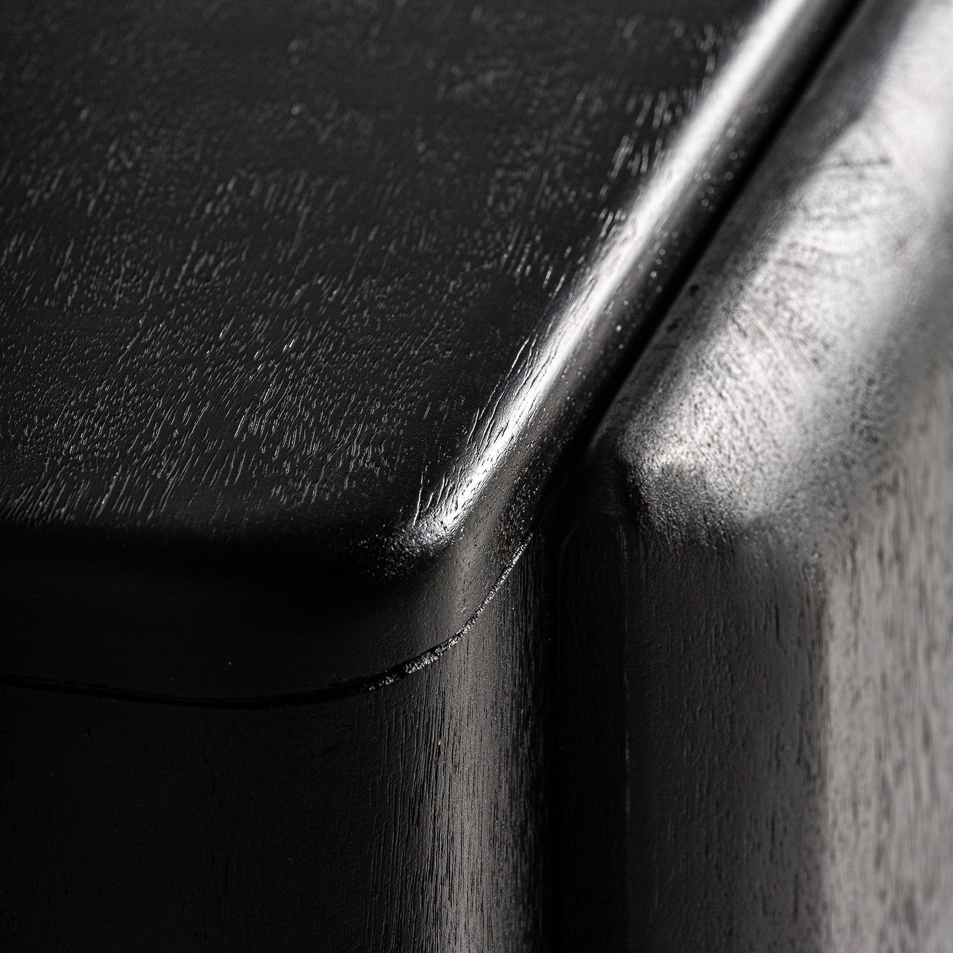 Televízna skrinka NORFOLK čierne mango drevo