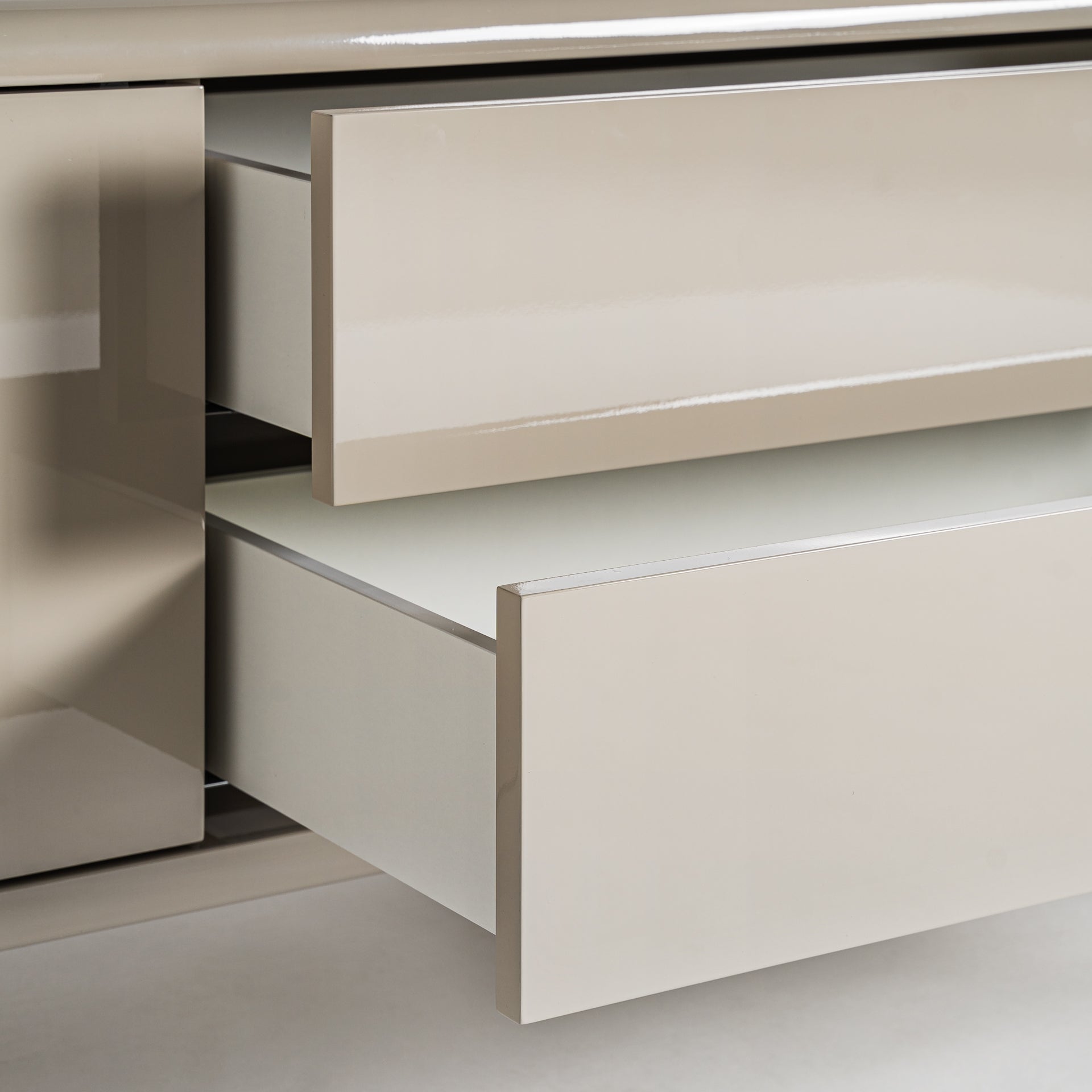 Szafka RTV ZORBIG złamany biały