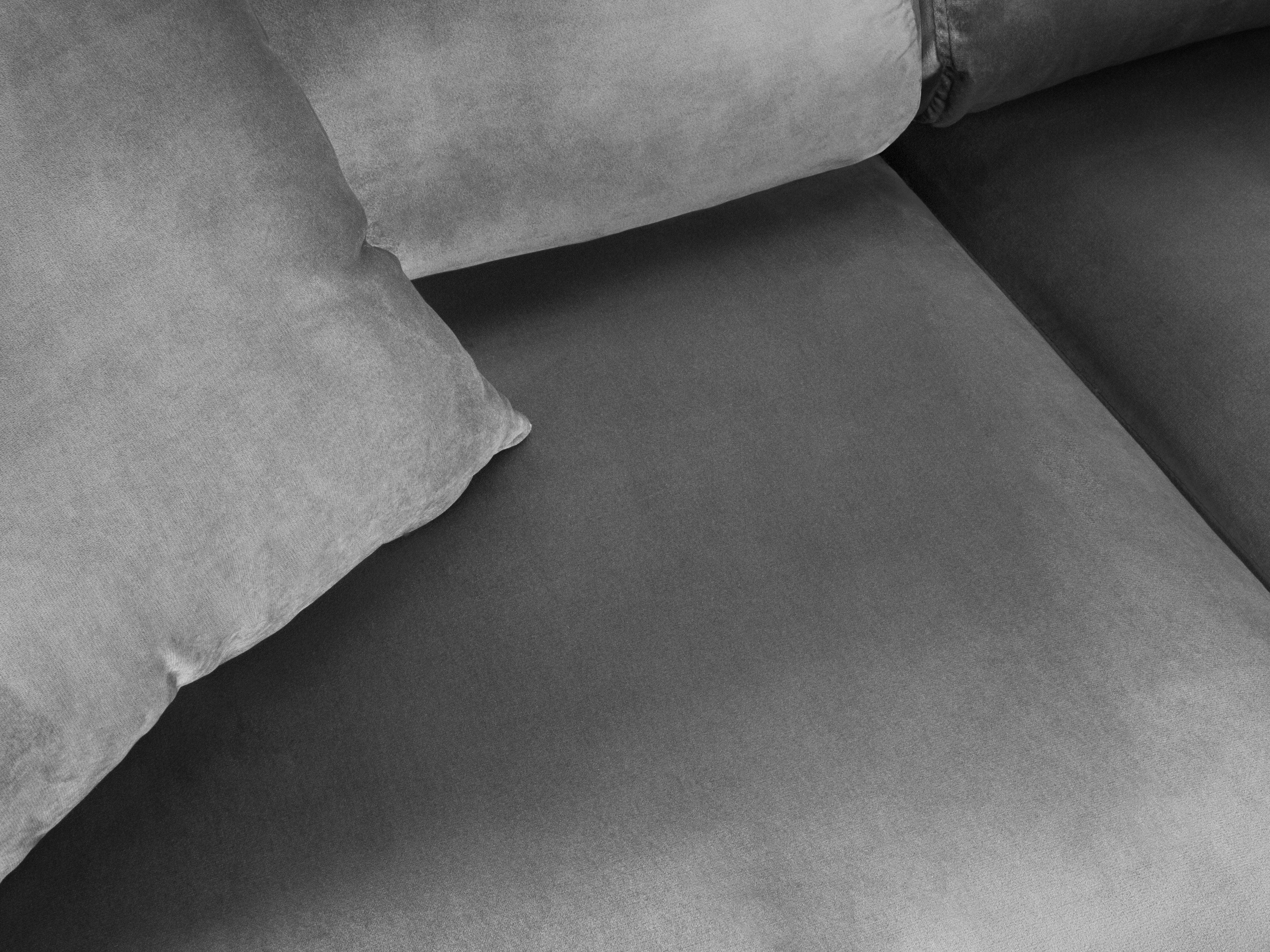 Narożnik 5-osobowy prawostronny z funkcją spania KYOTO jasnoszary z czarną podstawą Cosmopolitan Design Eye on Design