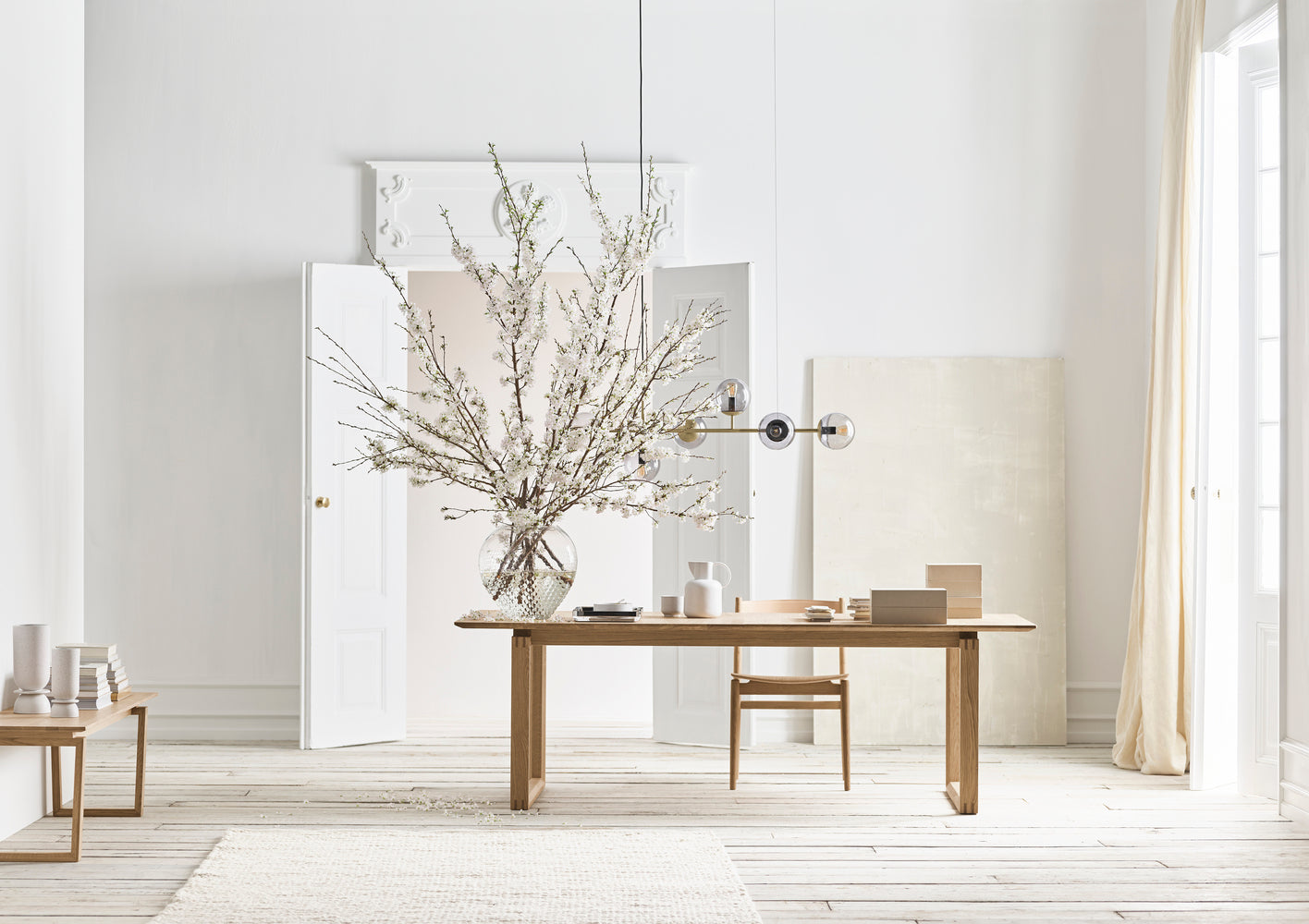 Stôl NORD tmavé dubové drevo s čiernym podstavcom