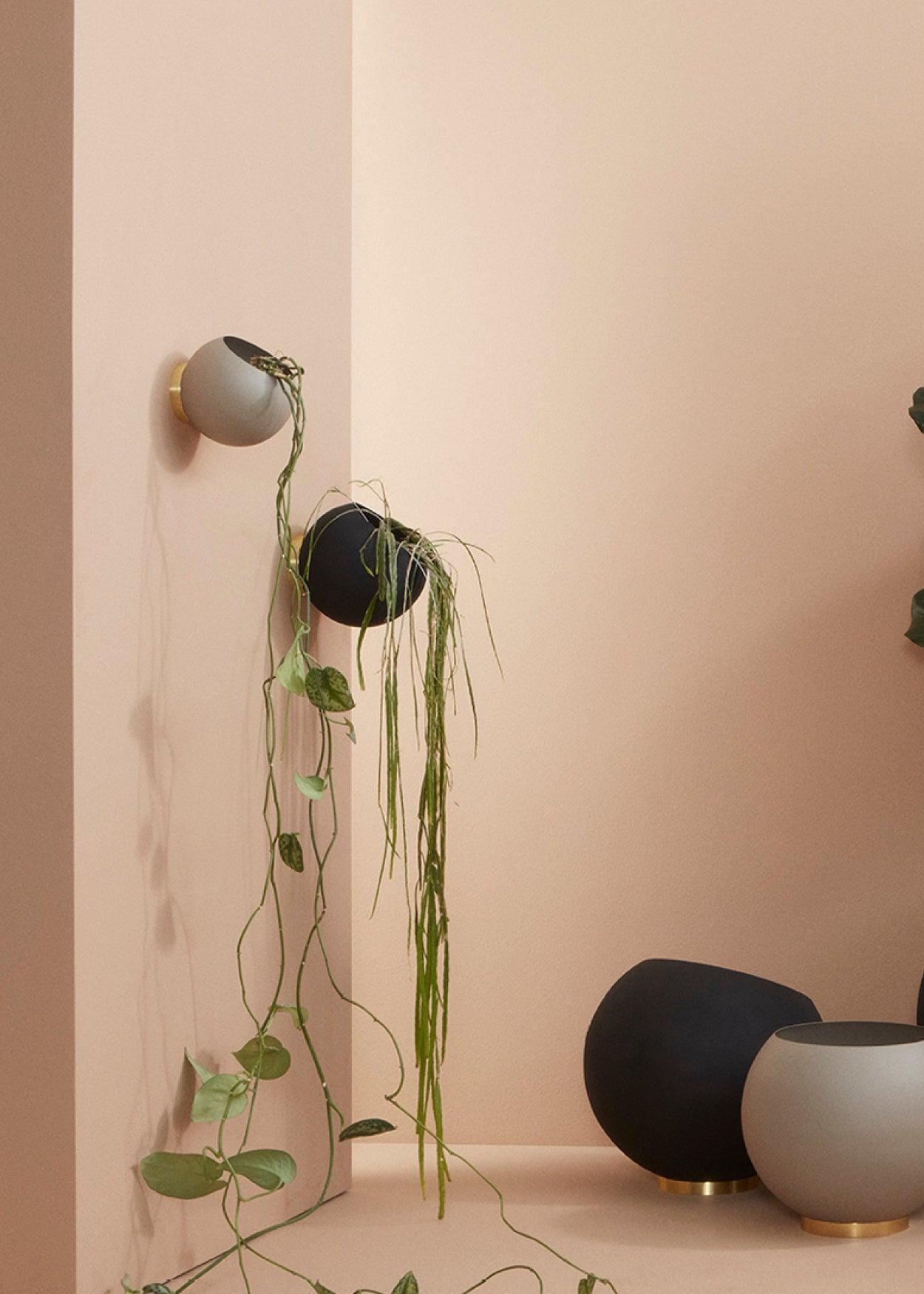 Osłonka ścienna GLOBE czarny AYTM Eye on Design