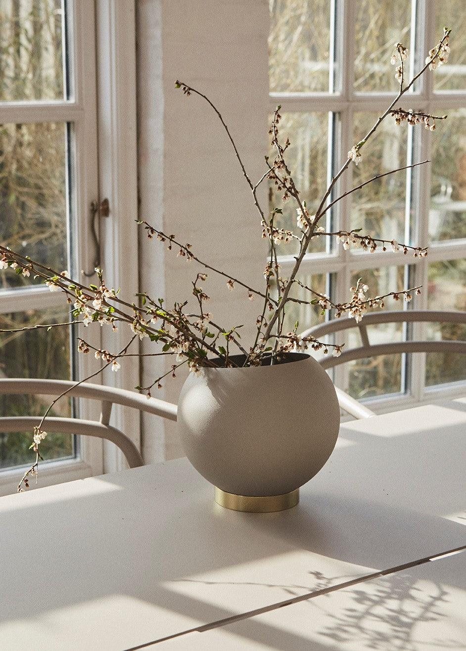 Osłonka stojąca GLOBE taupe AYTM Eye on Design