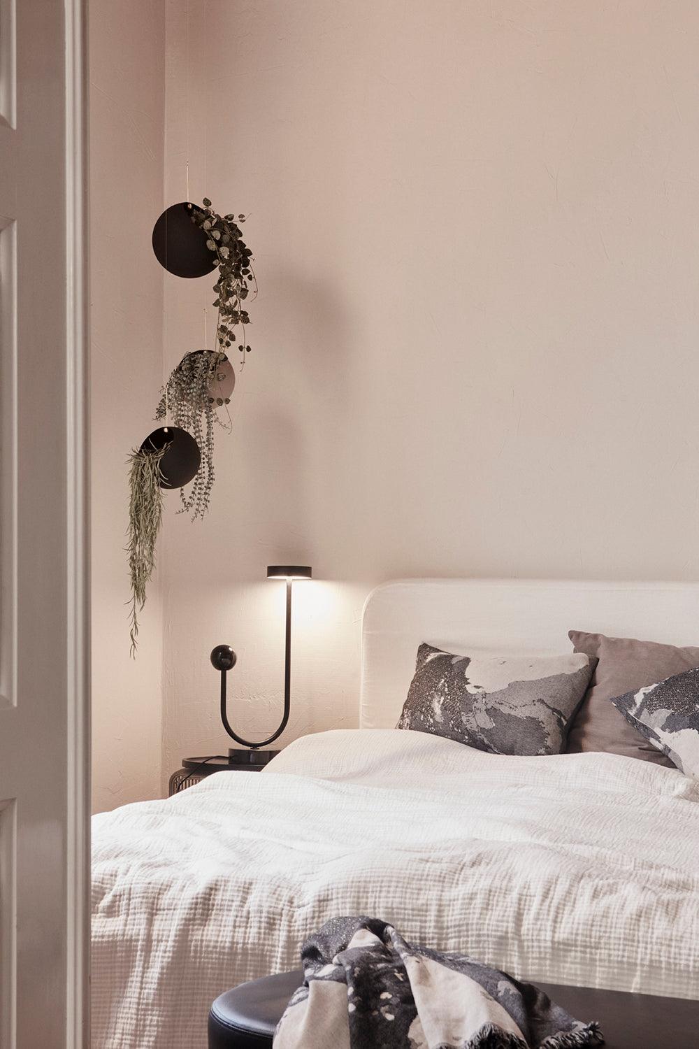 Osłonka wisząca GLOBE czarny AYTM Eye on Design