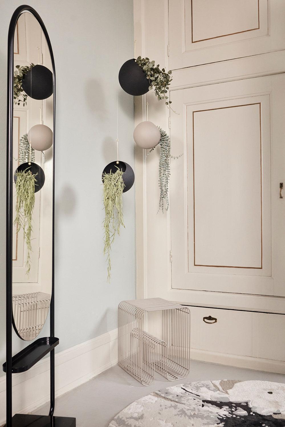 Osłonka wisząca GLOBE czarny AYTM Eye on Design