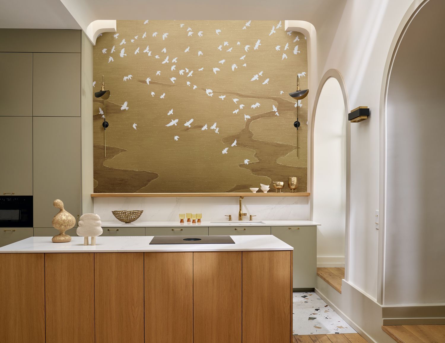 Animal-themed mural of birds MIGRATION white with gold