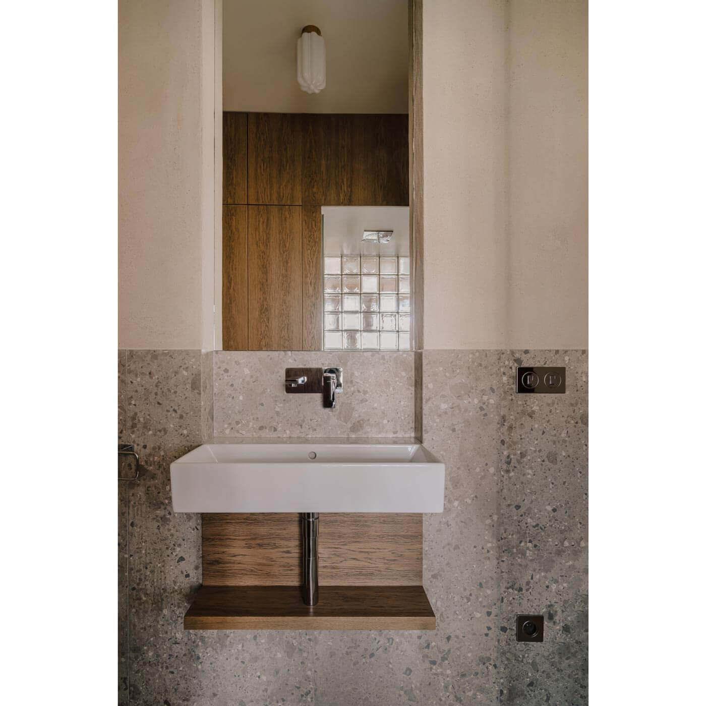 Plafon DECO mosiężny Embassy Interiors Eye on Design