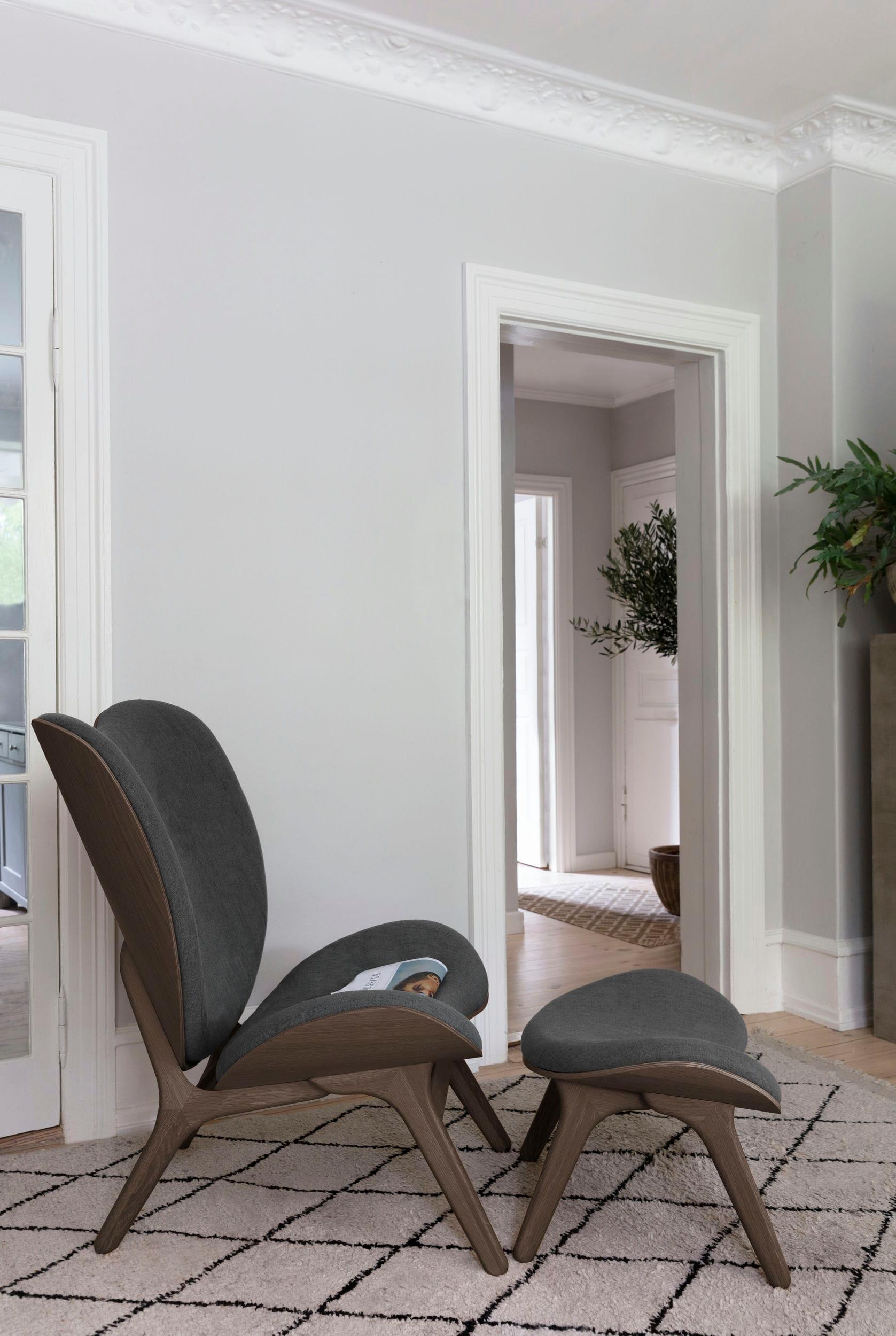 Podnóżek CONVERSATION PIECE karmelowy z ciemno dębową podstawą UMAGE Eye on Design