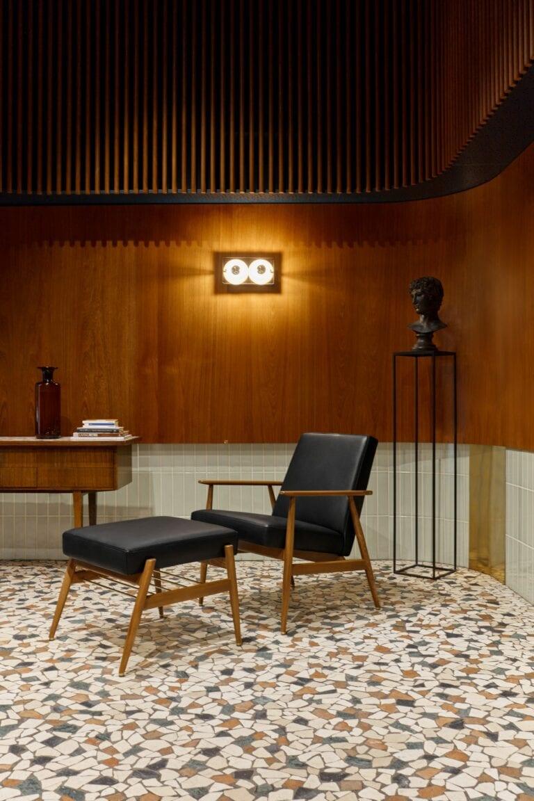 Podnóżek FOX beżowy w tkaninie Boucle Creme 366 concept Eye on Design