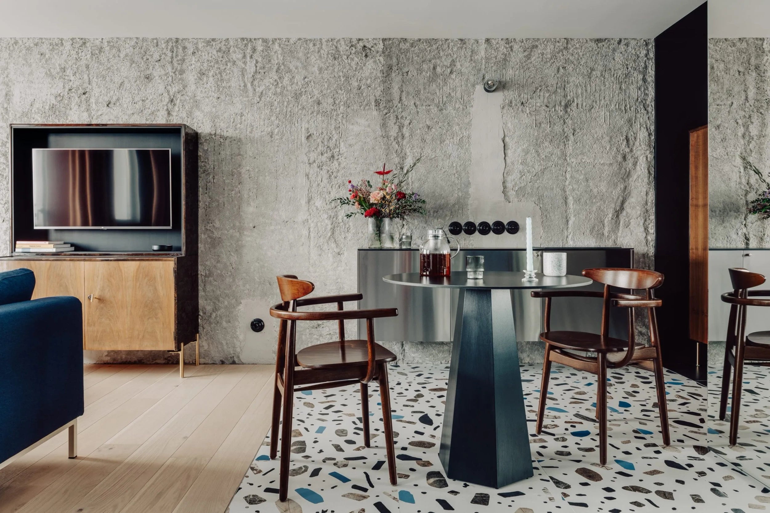 A chair with the YESTERDAY B-4101 Wooden armrests