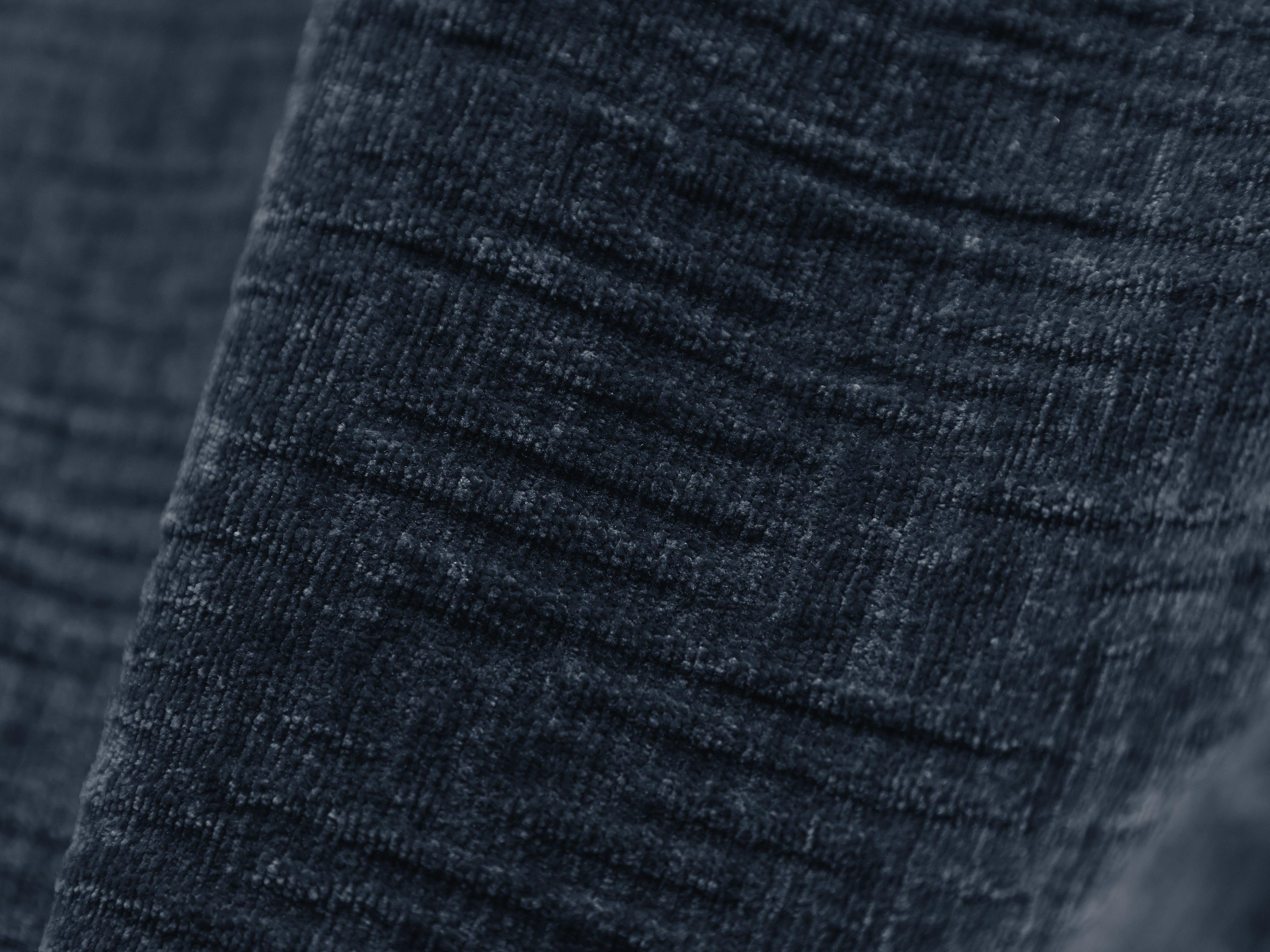 Puf w tkaninie szenilowej VANDA granat królewski Mazzini Sofas Eye on Design