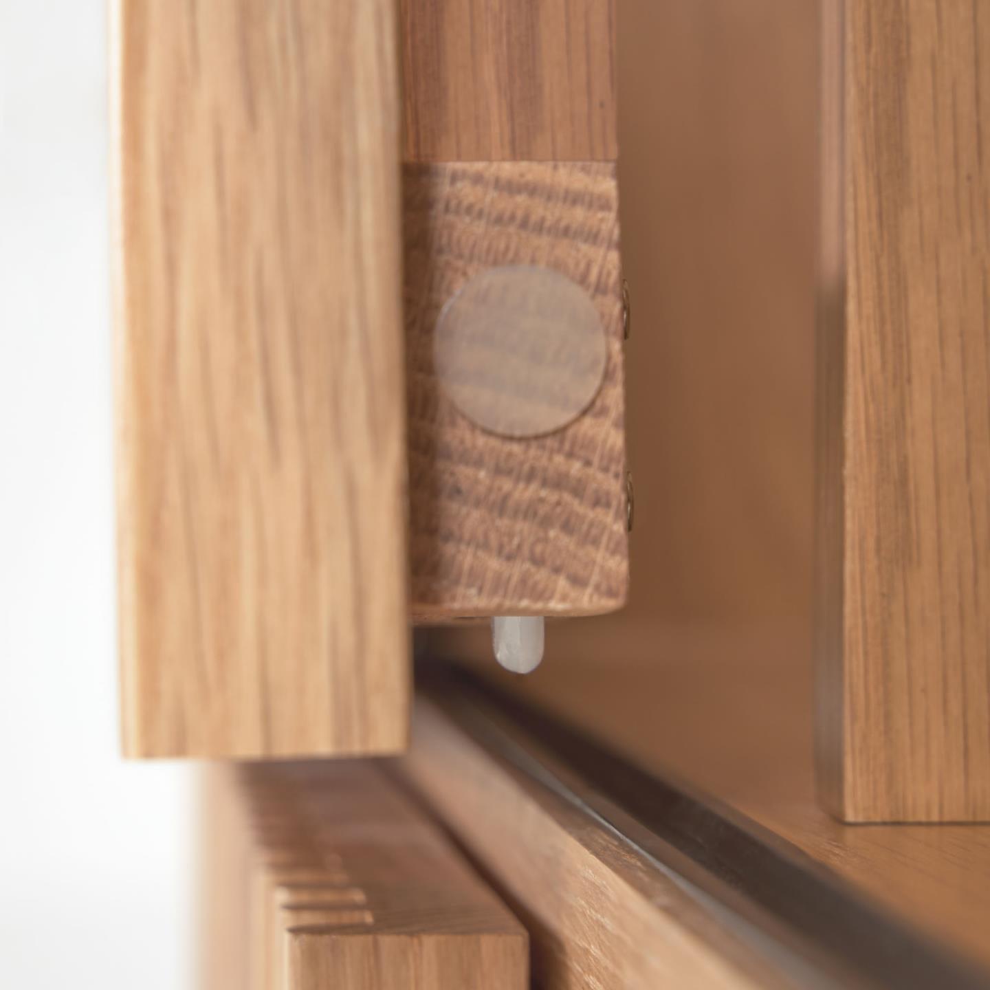 Regał BEYLA lite drewno dębowe La Forma Eye on Design