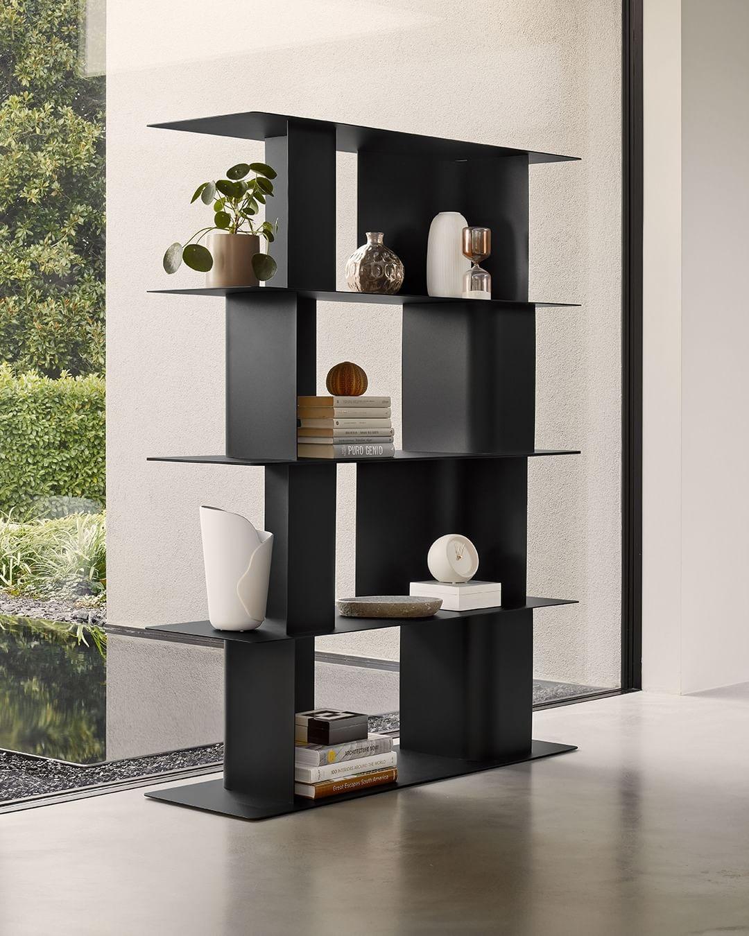 Regał wysoki CARV matowy brąz Calligaris Eye on Design