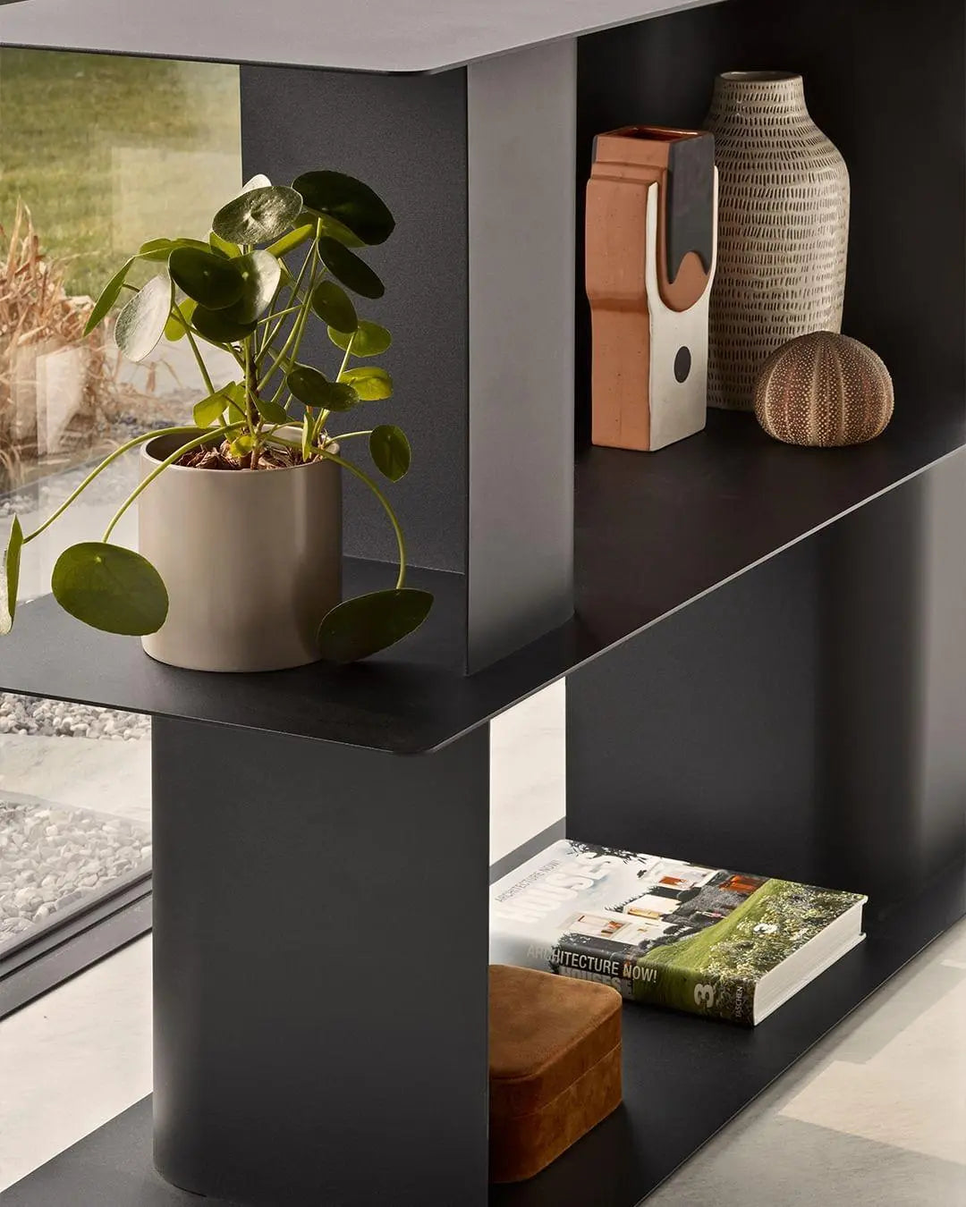 Regał wysoki CARV matowy czarny Calligaris Eye on Design