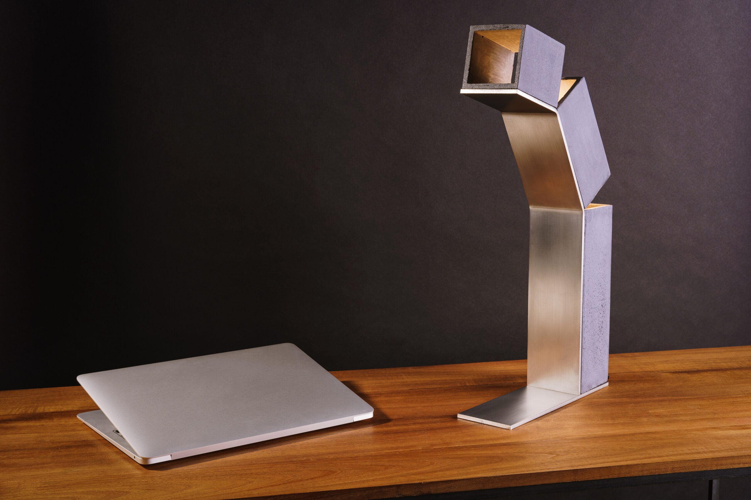 ROBOT concrete table lamp