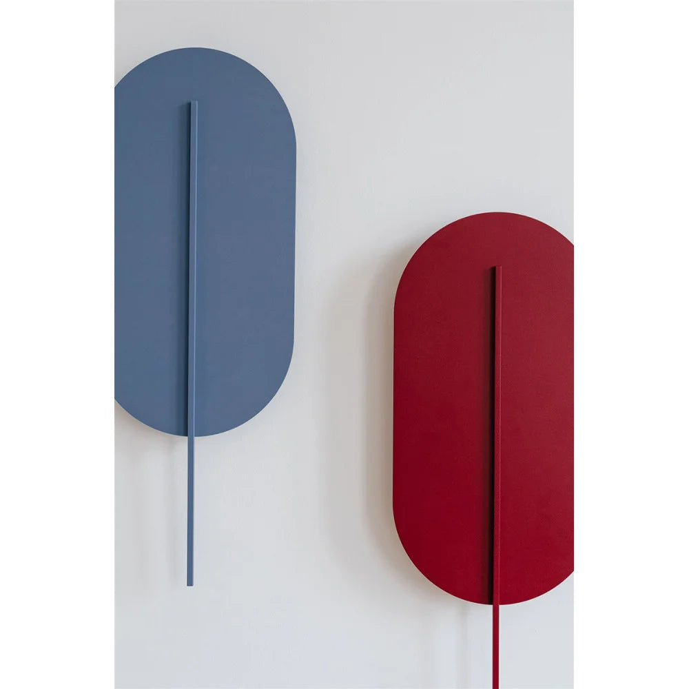ROKKE wall lamp in burgundy